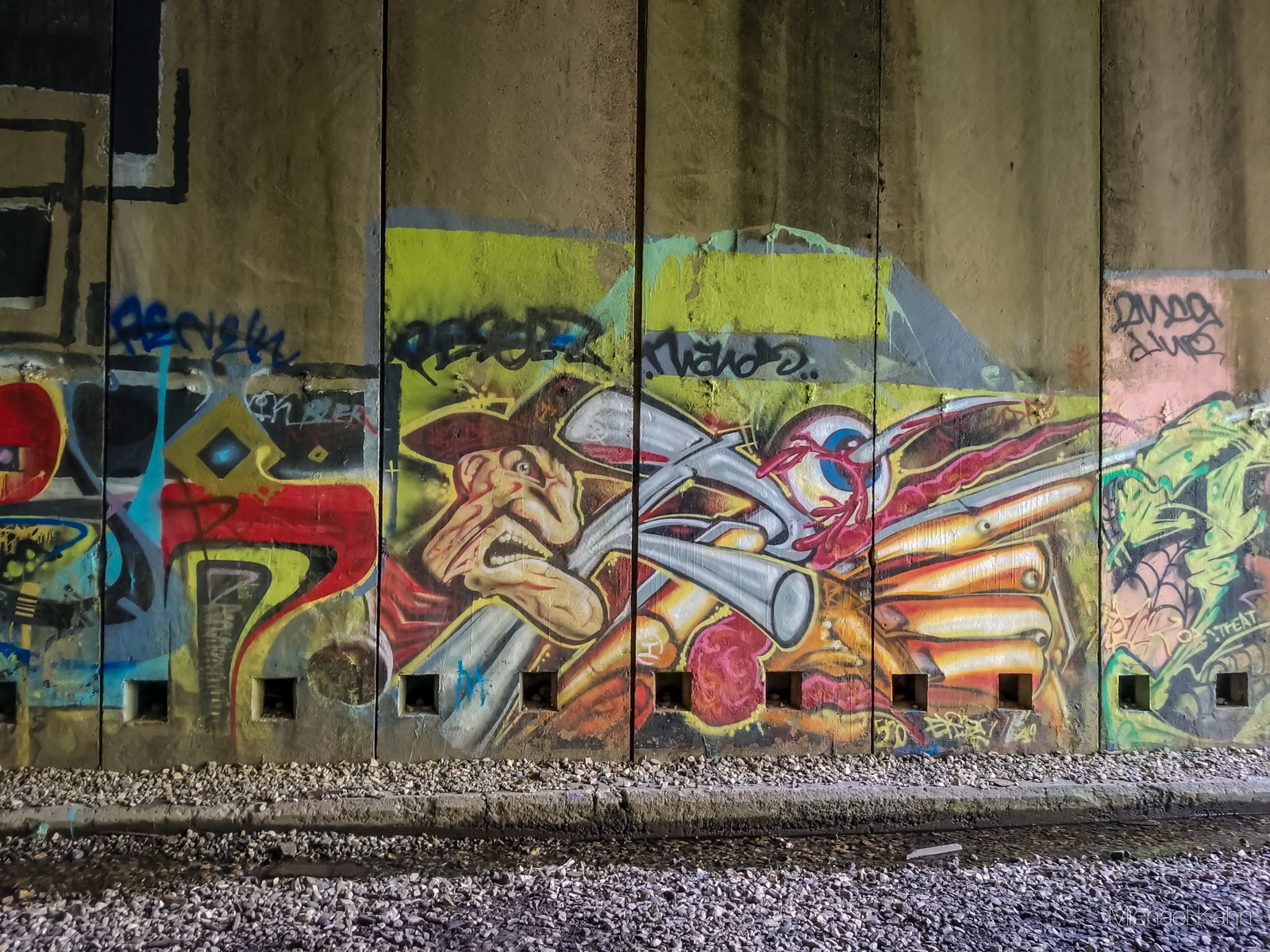 Donner pass summit tunnel hike, graffiti art