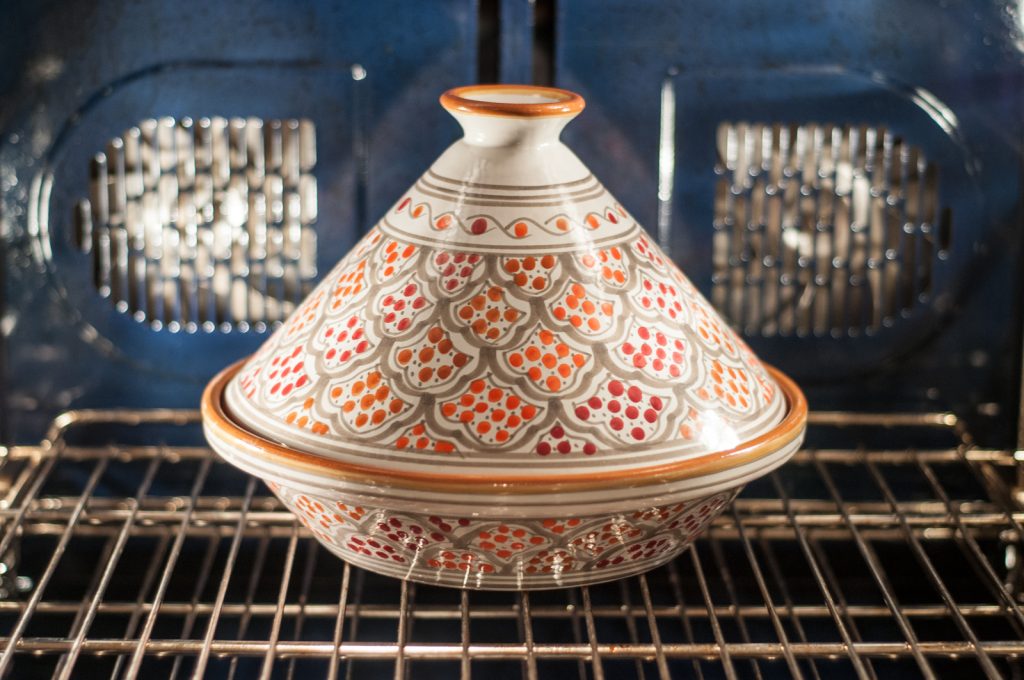 Moroccan chicken tagine using a tagine Moroccan chicken tagine using a tagine