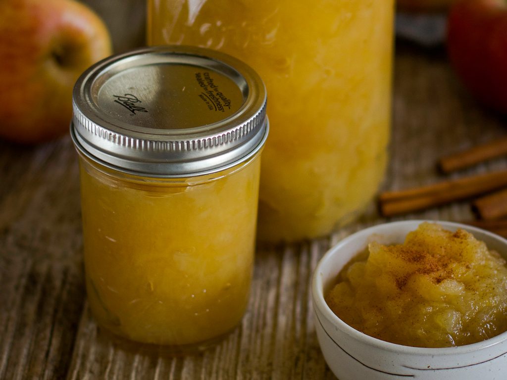 Super simple applesauce recipe-featured