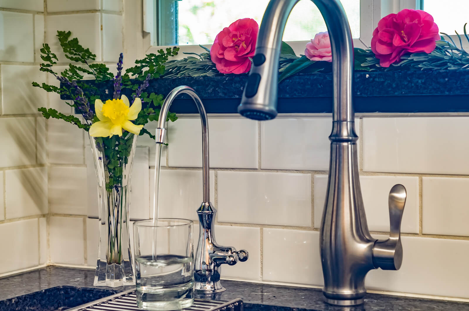 Under sink water filtration system