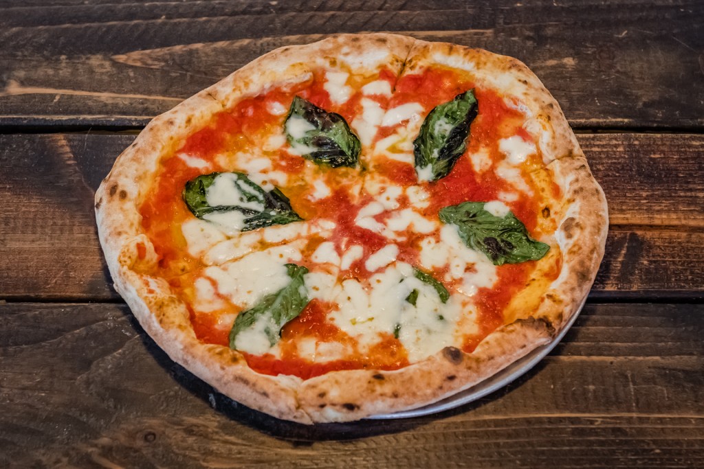 Neapolitan style margherita pizza featured