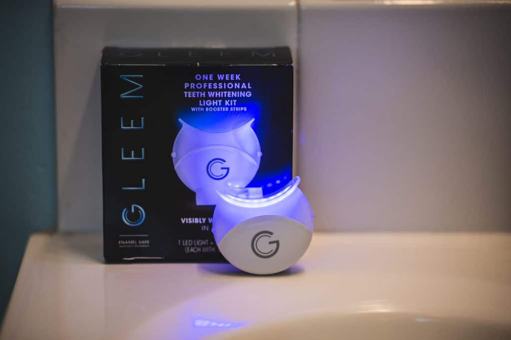 Gleem one week professional teeth whitening light kit