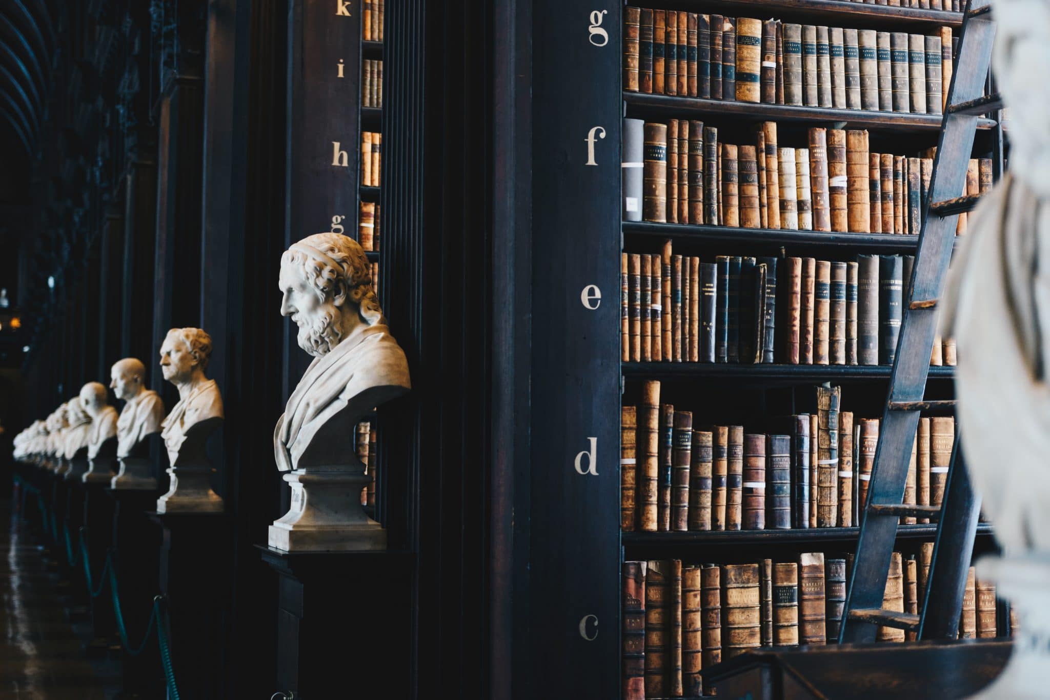 6 qualities to look for in a lawyer before hiring them