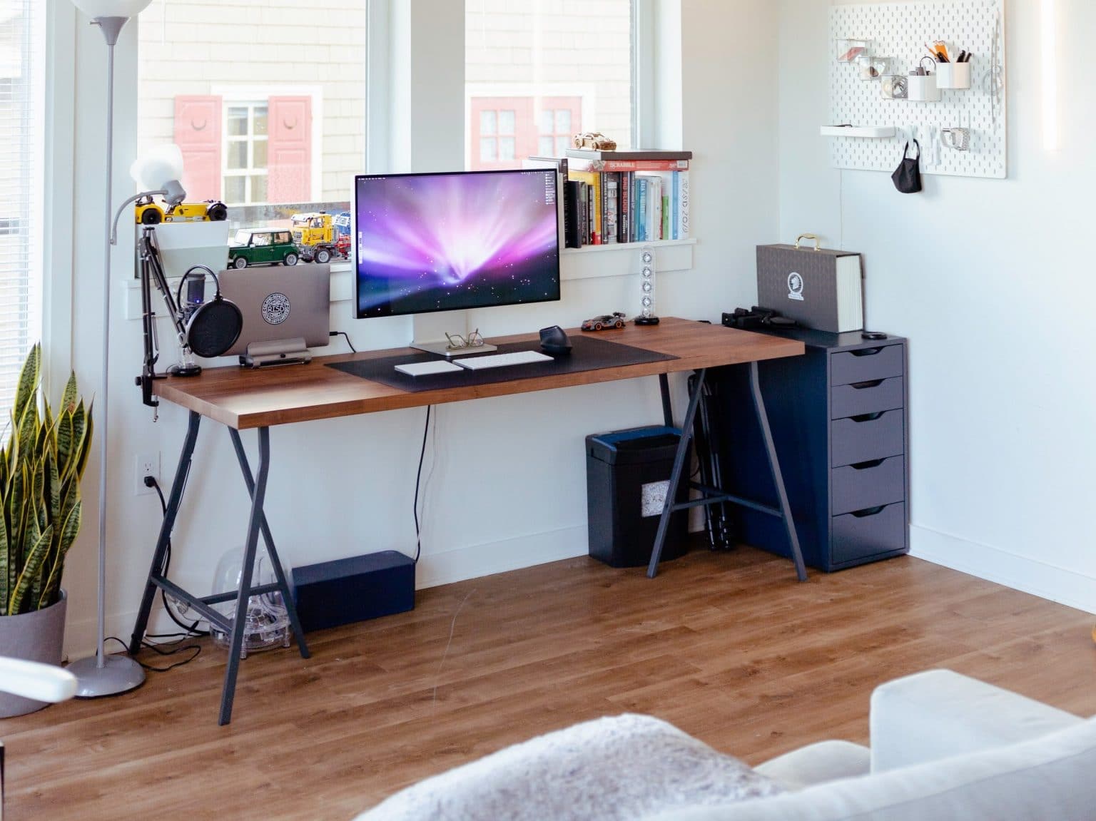 The Best External Monitor For MacBook Pro [2025] MK Library