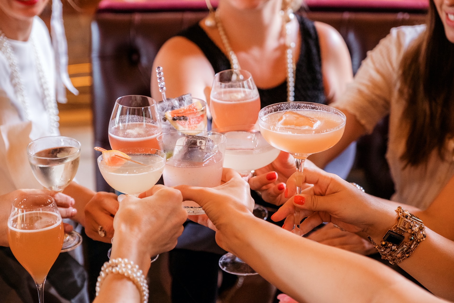 Planning to throw a party heres how to choose the right drinks