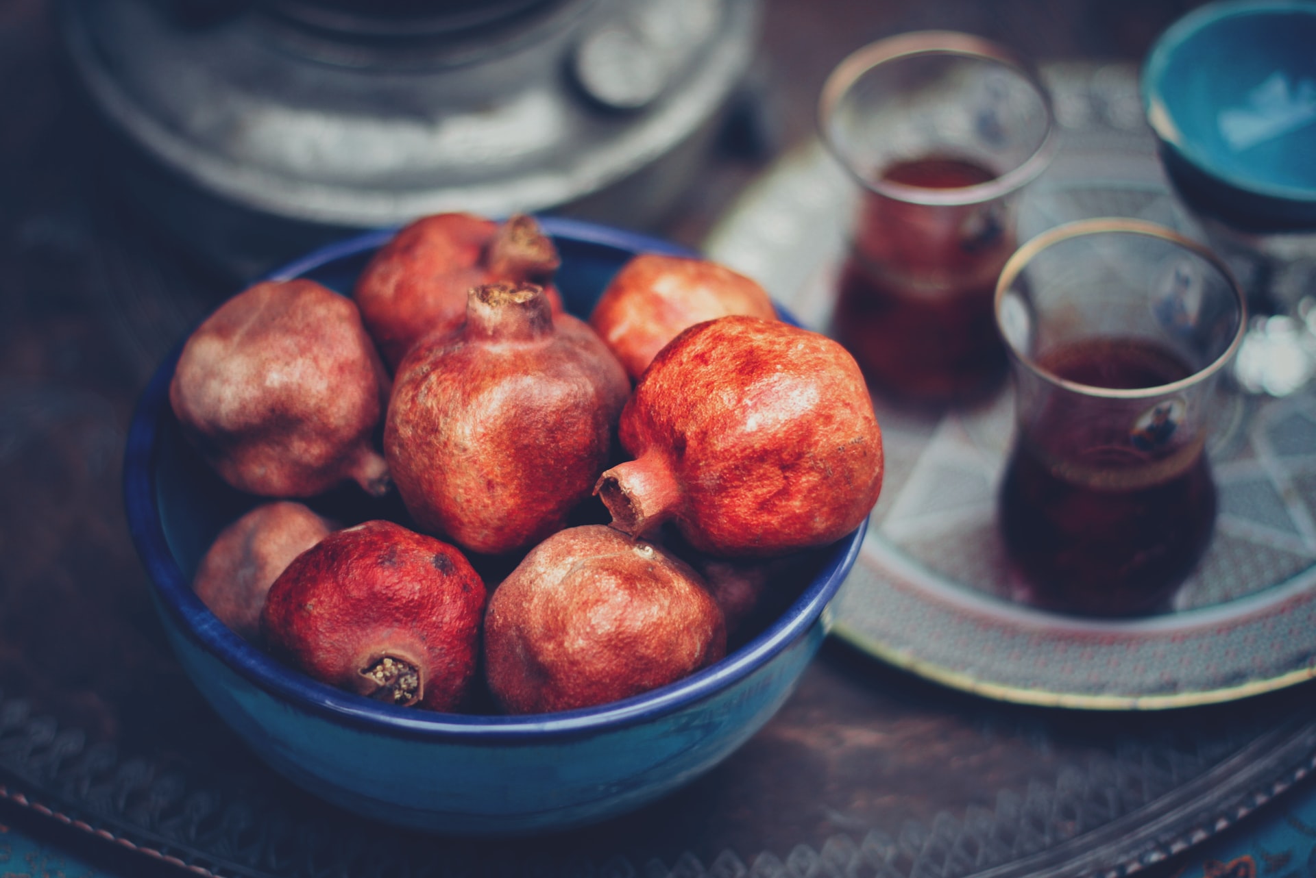 How to open a pomegranate