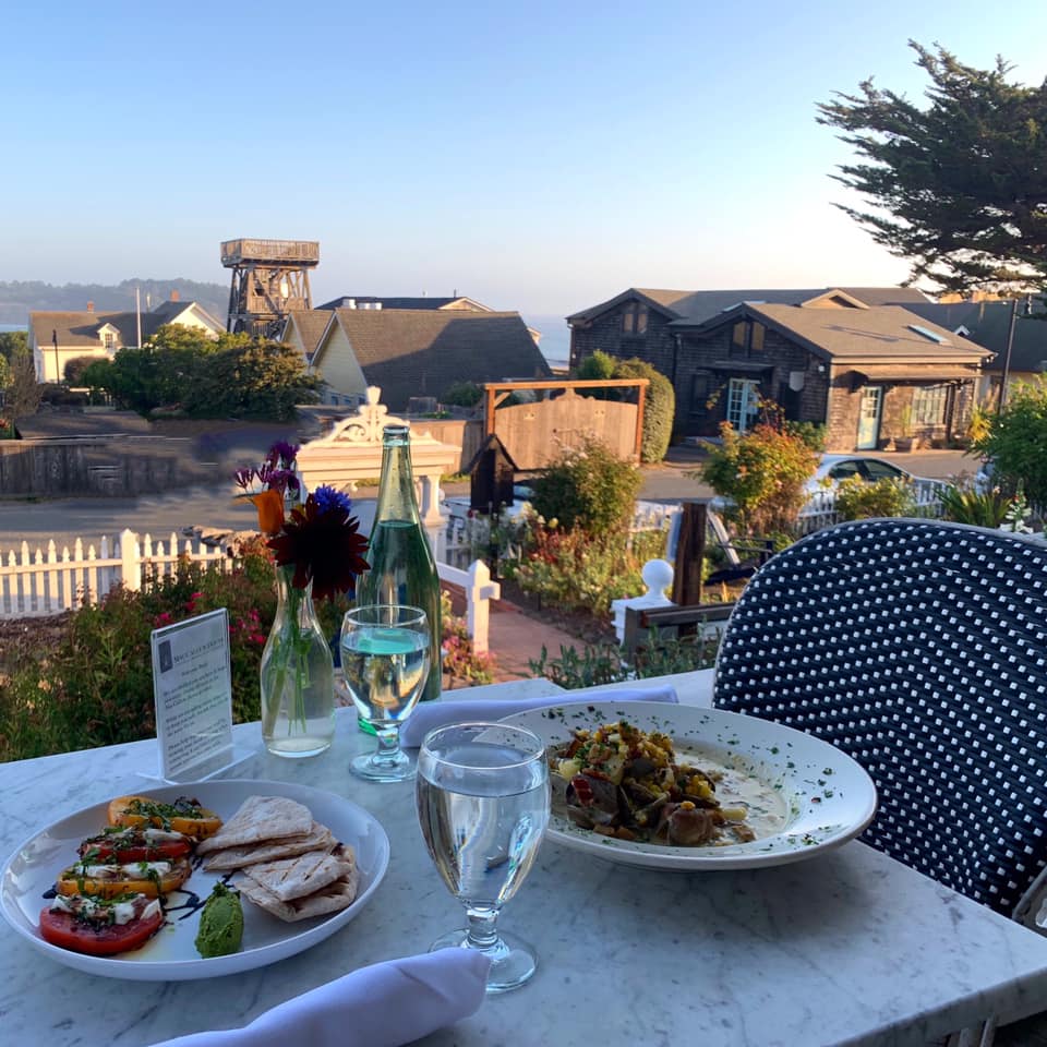 Best restaurants in mendocino, maccullum house restaurant outdoor patio