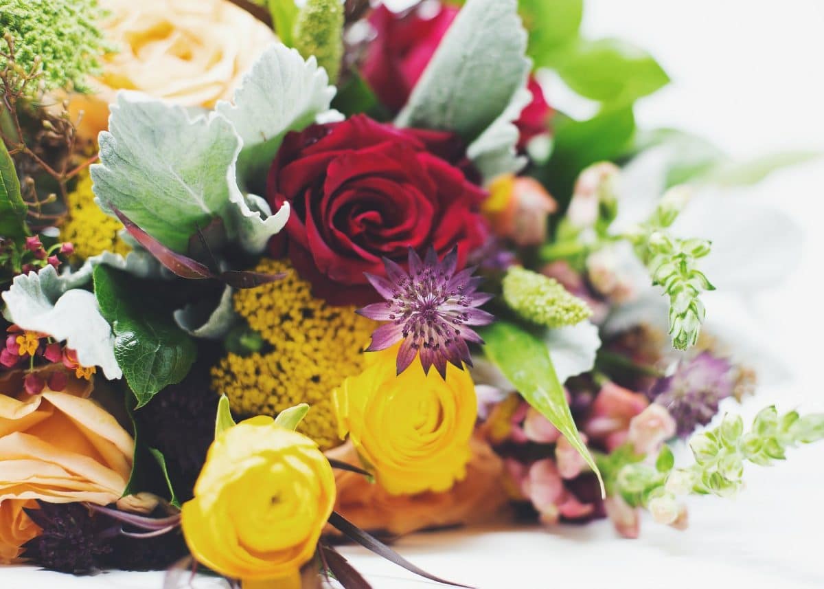 Tips for sending your condolences with sympathy flowers