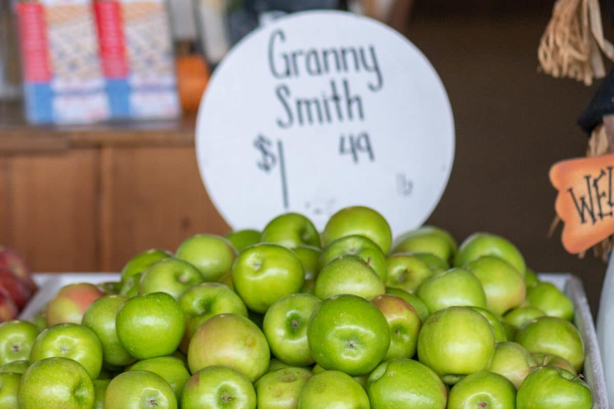 Apples of apple hill granny smith bin