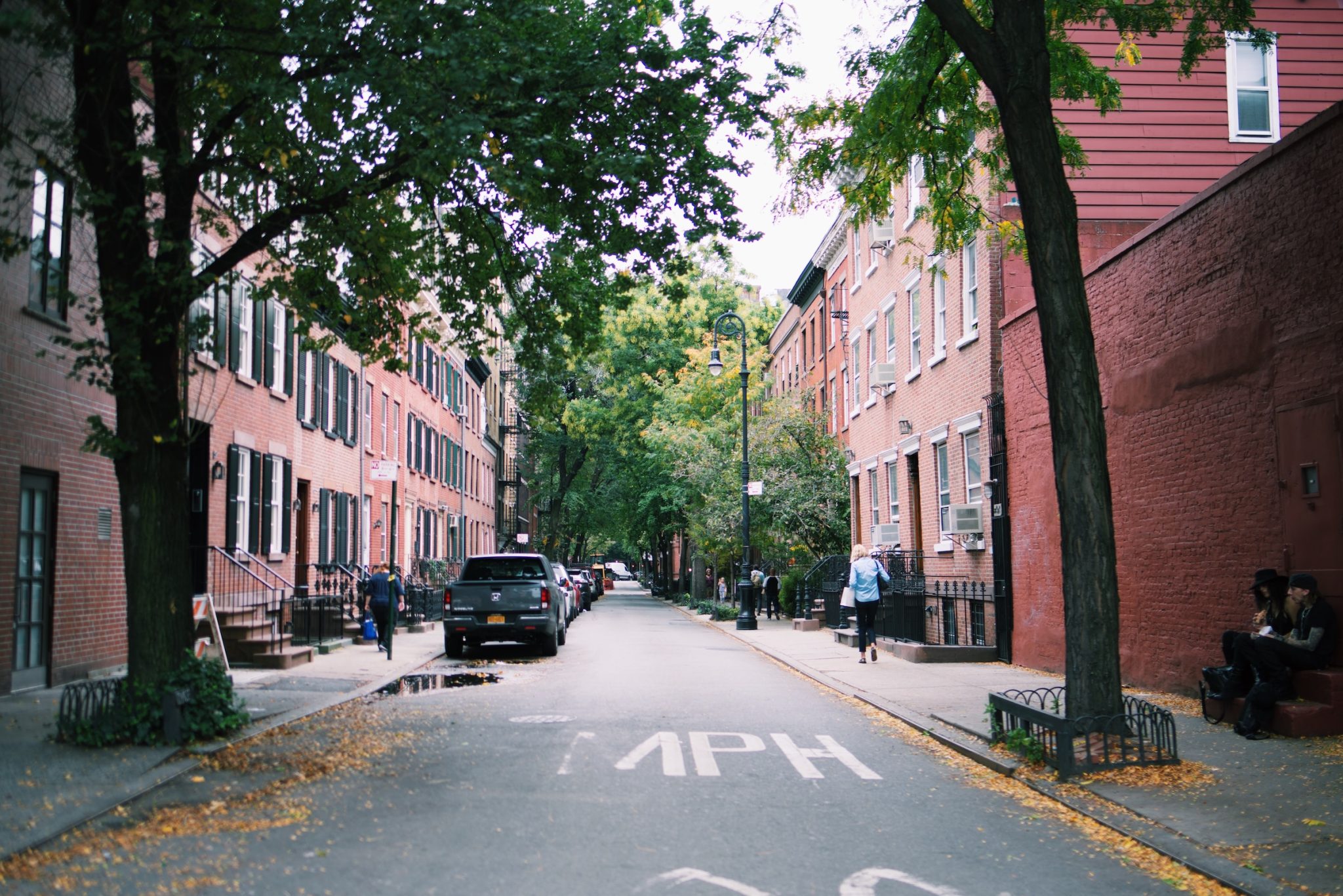 What to look for in a neighborhood: important factors for homebuyers