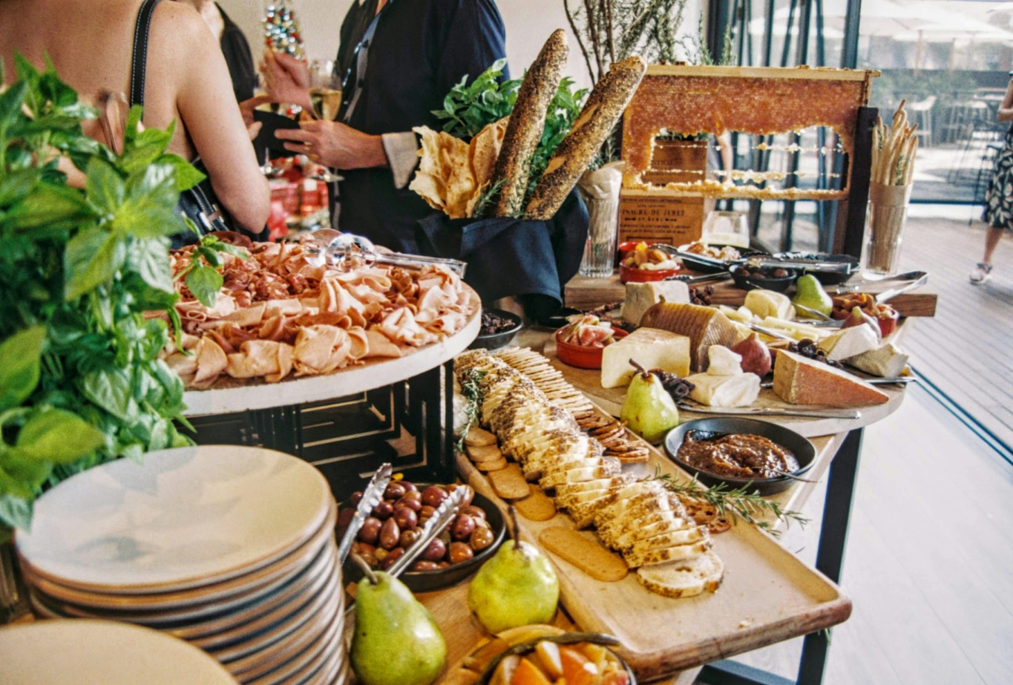 How to impress guests with thoughtful food selections at your events