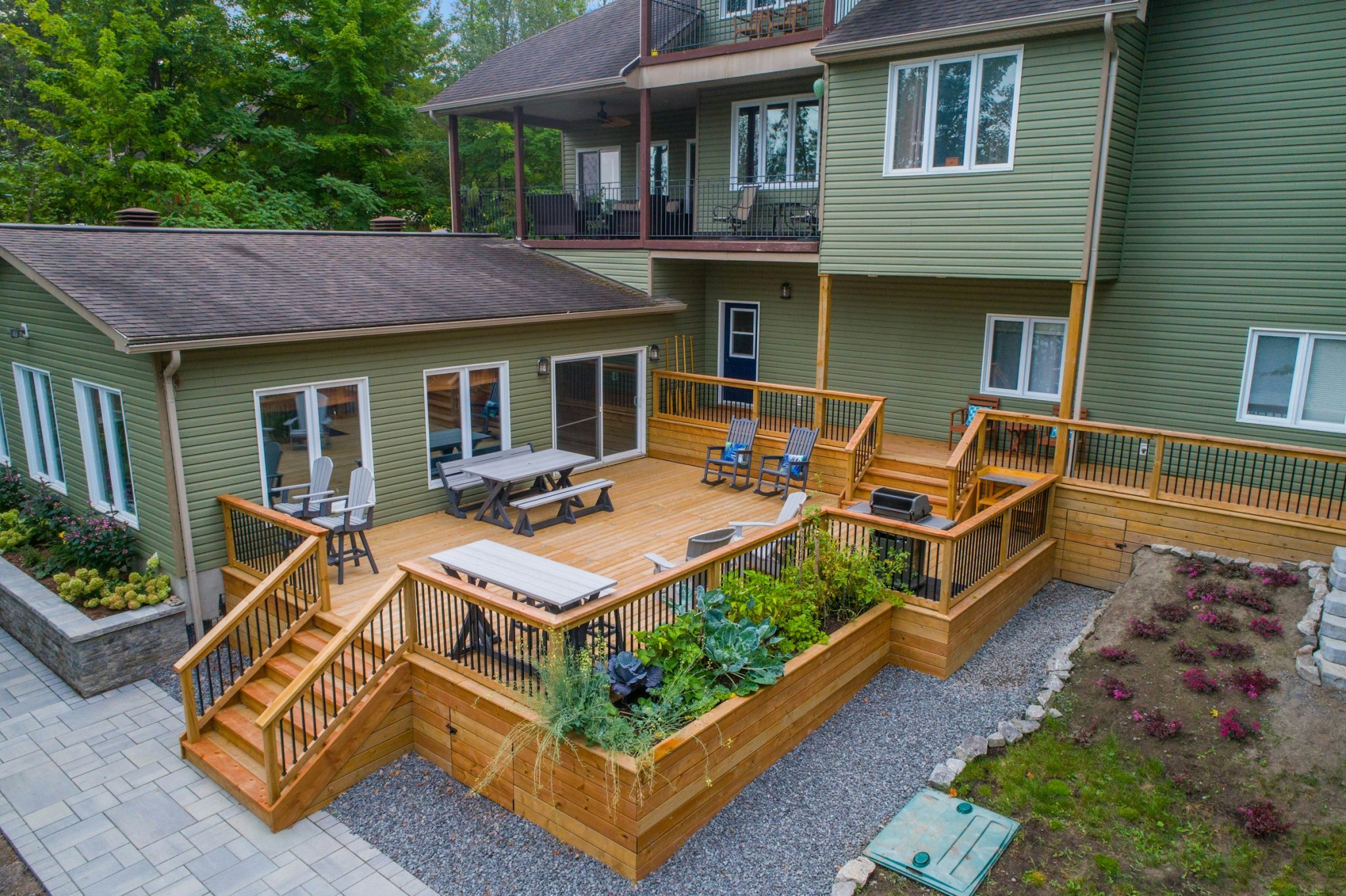 Transform your yard: 6 practical deck building hacks