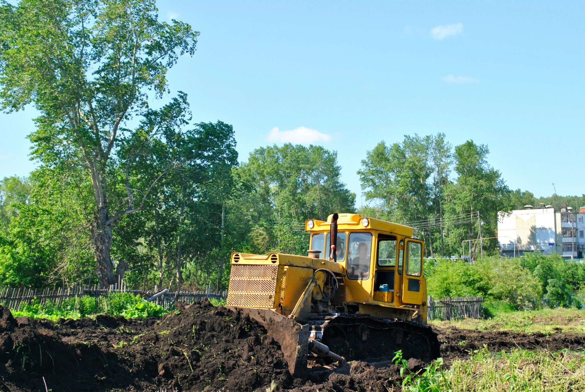 Revolutionize your backyard: a beginner’s guide to using mini excavators
