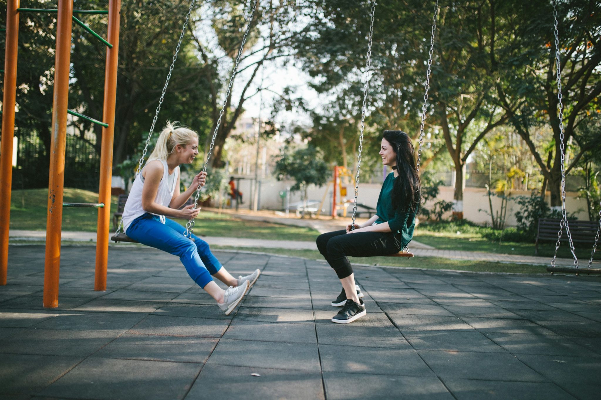Stay chic and cozy: women's fashion tips for outdoor activities