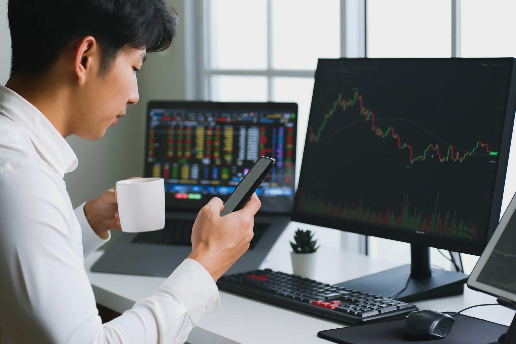 Why choosing the right forex broker is crucial for trading success