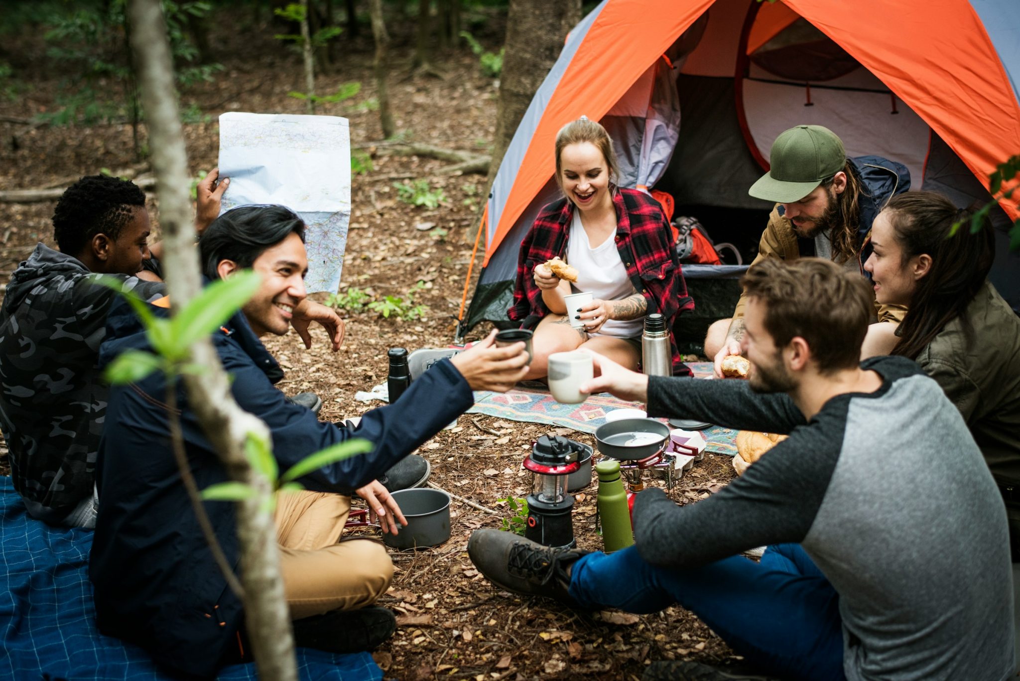 9 helpful tips for successful group camping