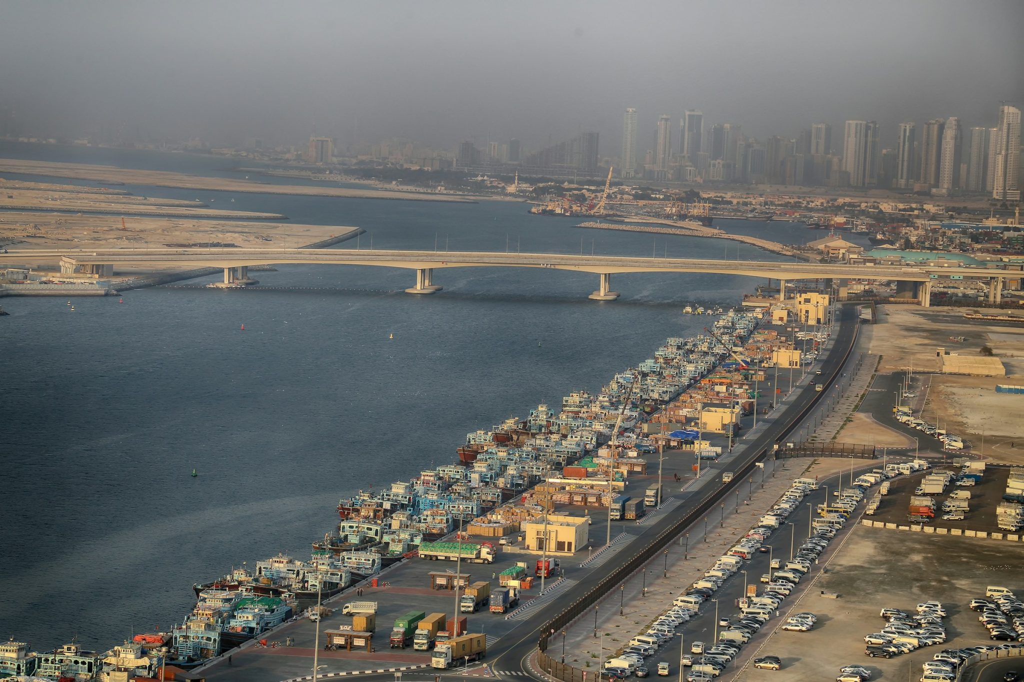 How can you negotiate rent and find affordable housing in deira?