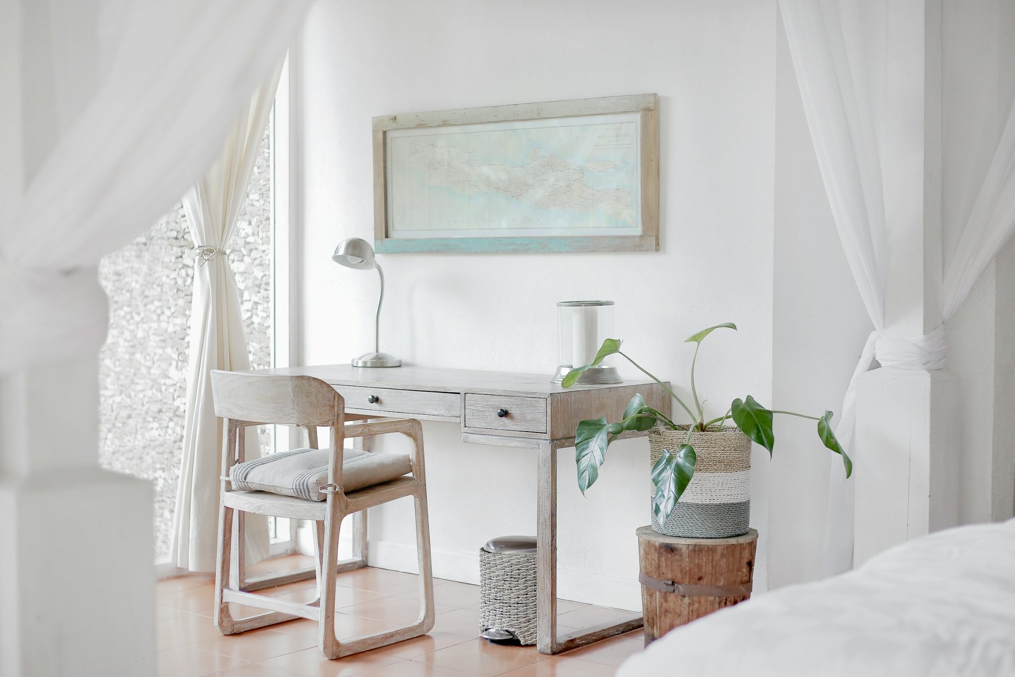 Scandinavian art ideas to add accents to your living room