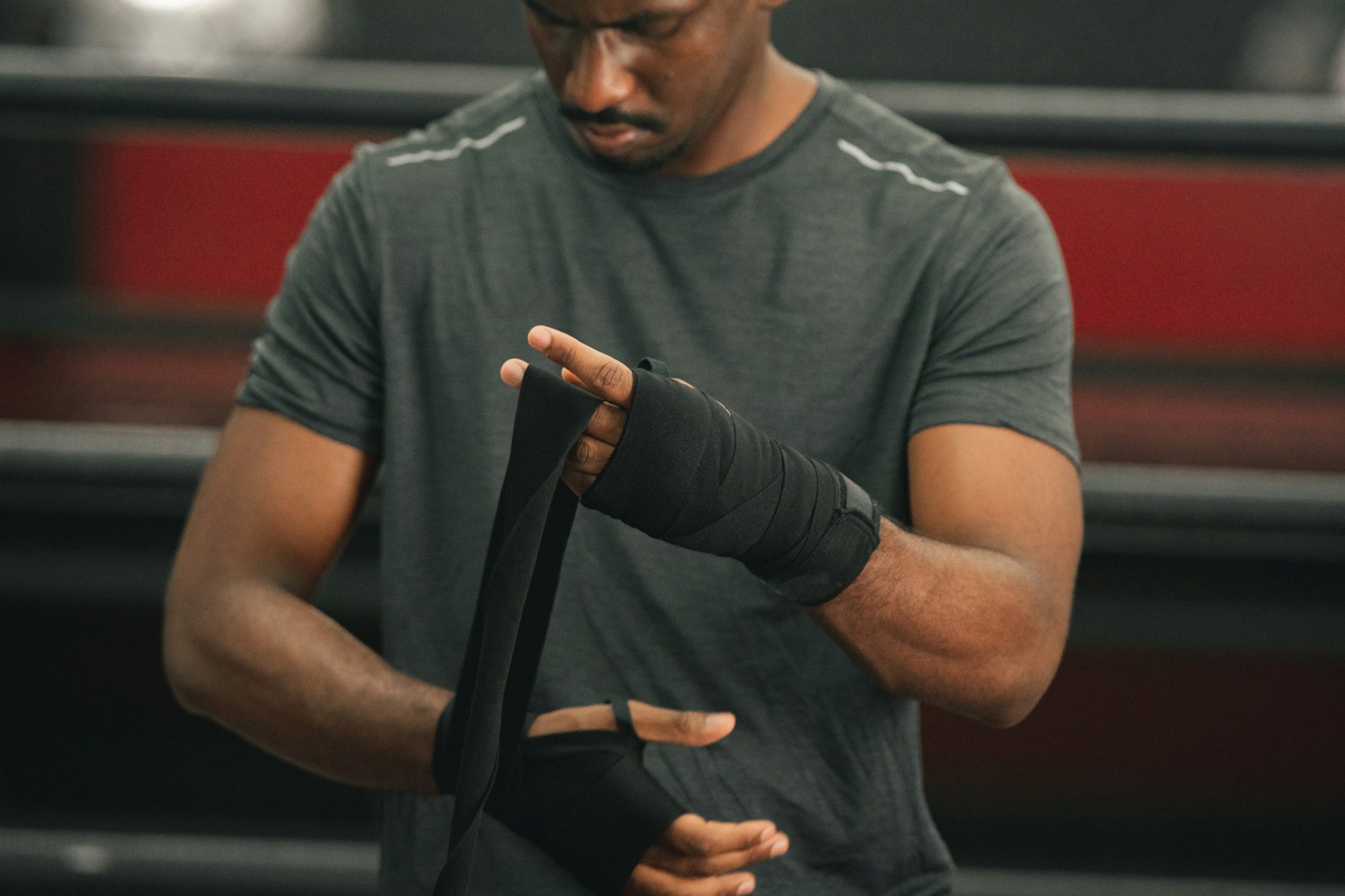 Wrist wraps for lifting: 12 tips to protect your wrists during workouts