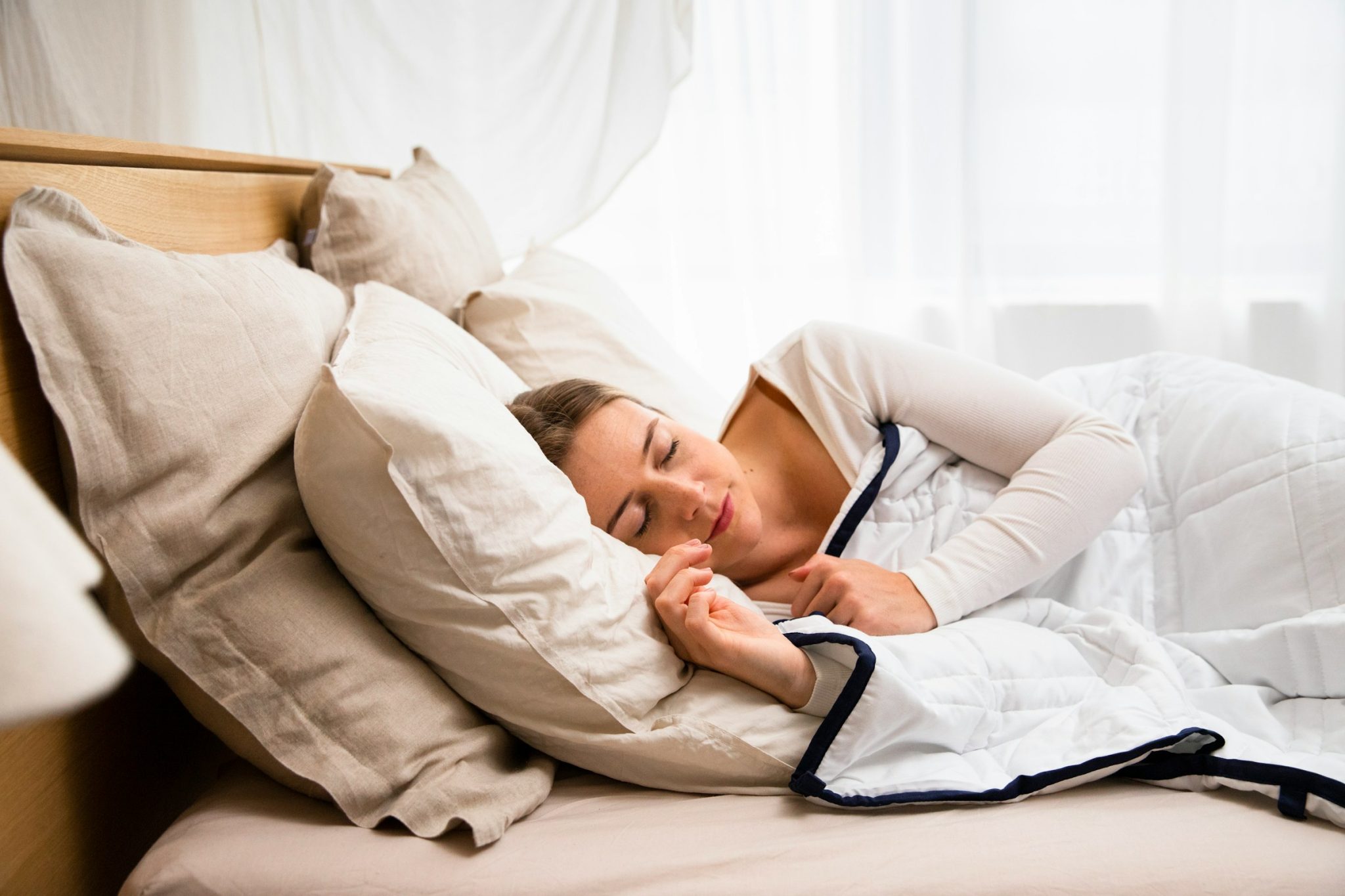 How full-body pillow systems provide support for back sleepers during recovery