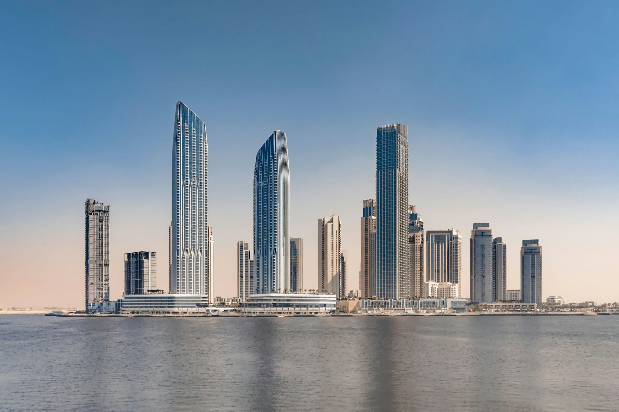 Key benefits and challenges of forming a business in dubai for foreign investors