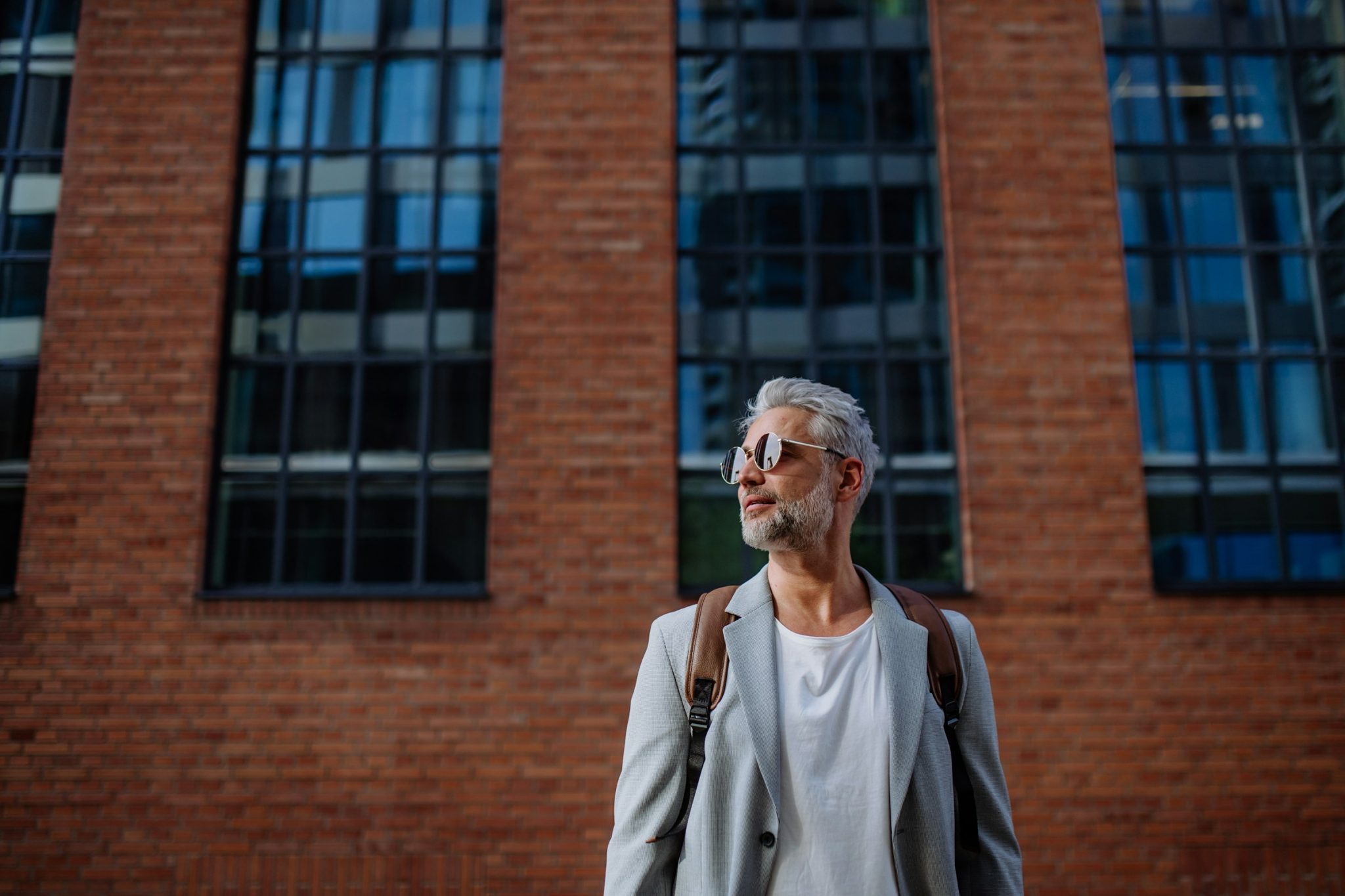 Celebrity sunglasses: iconic styles and how to wear them