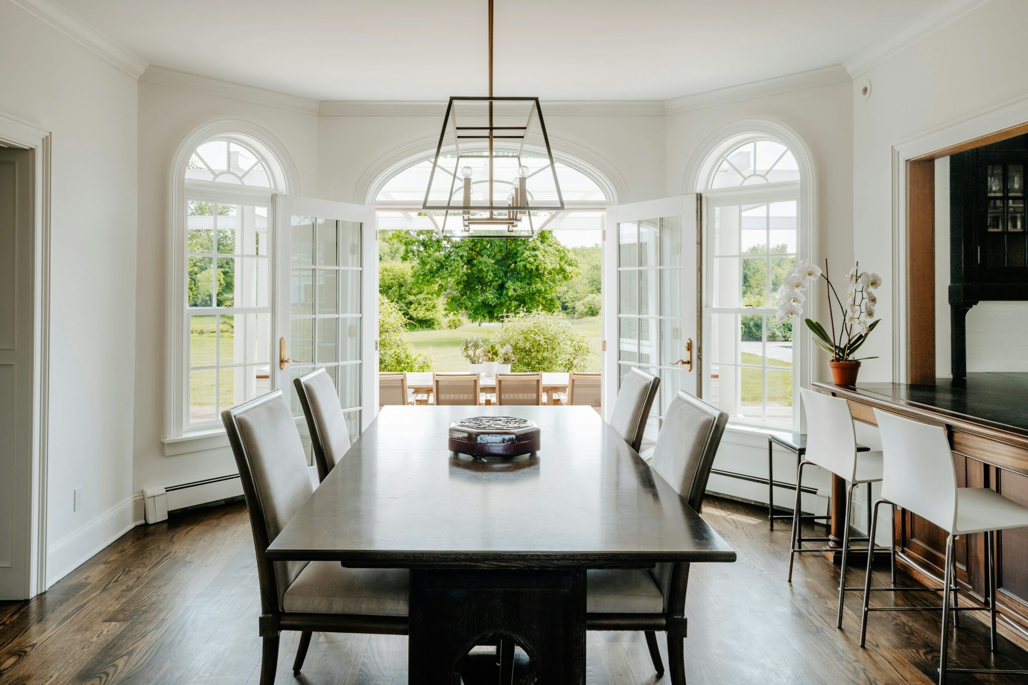 How different dining table set can bring comfort and style to your home