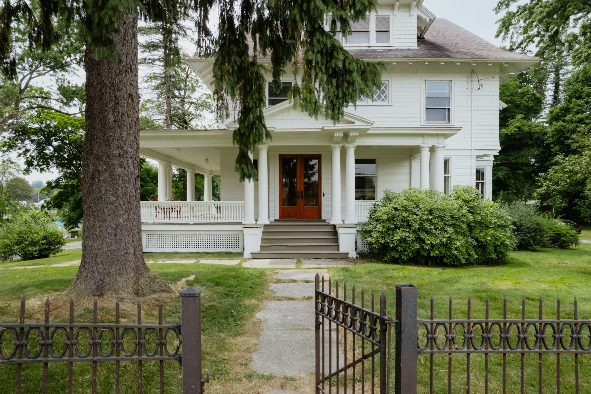 A welcoming entrance: doors that redefine your home's first impression