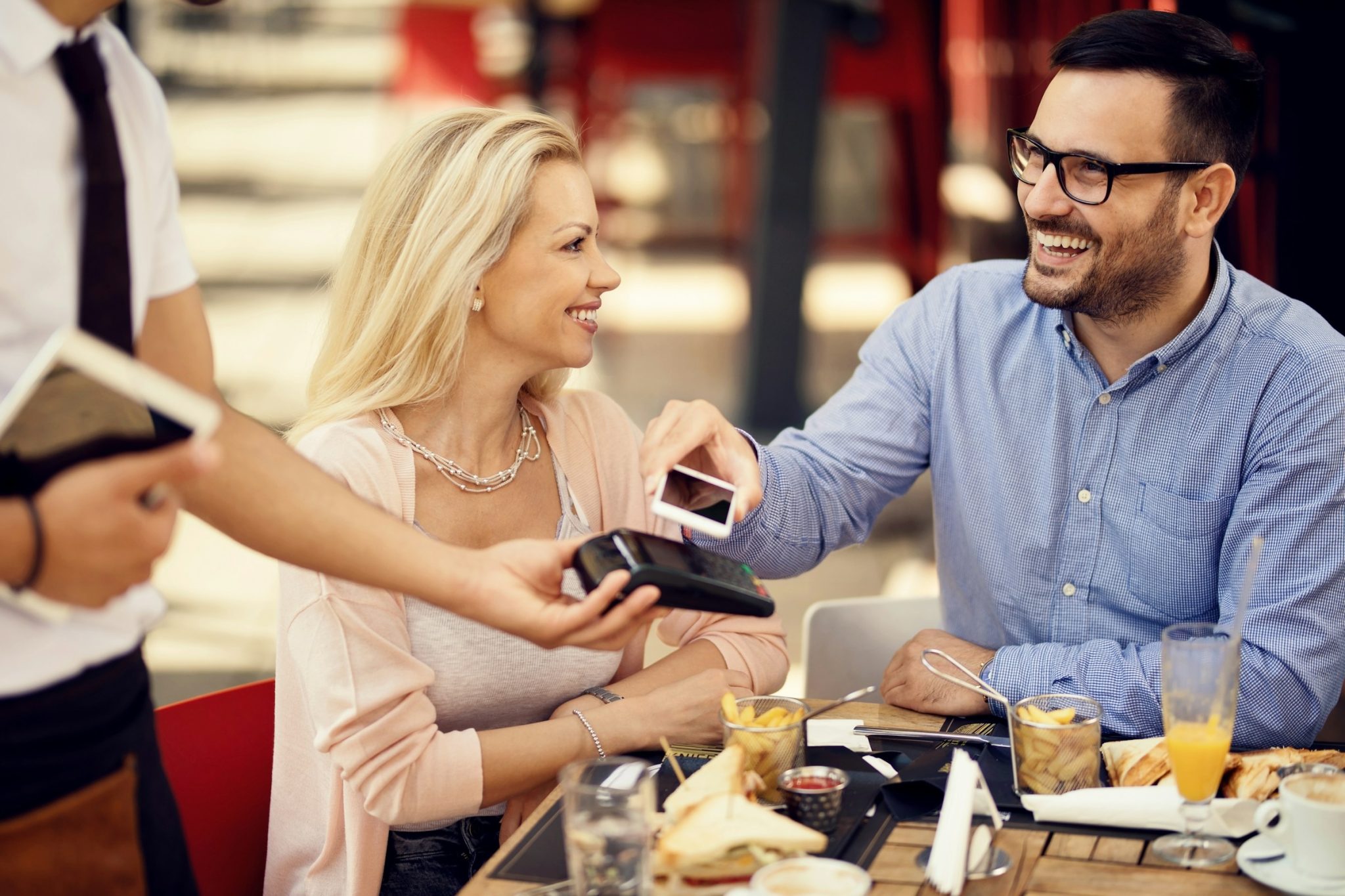 E-wallet versus digital bank: what's the difference?