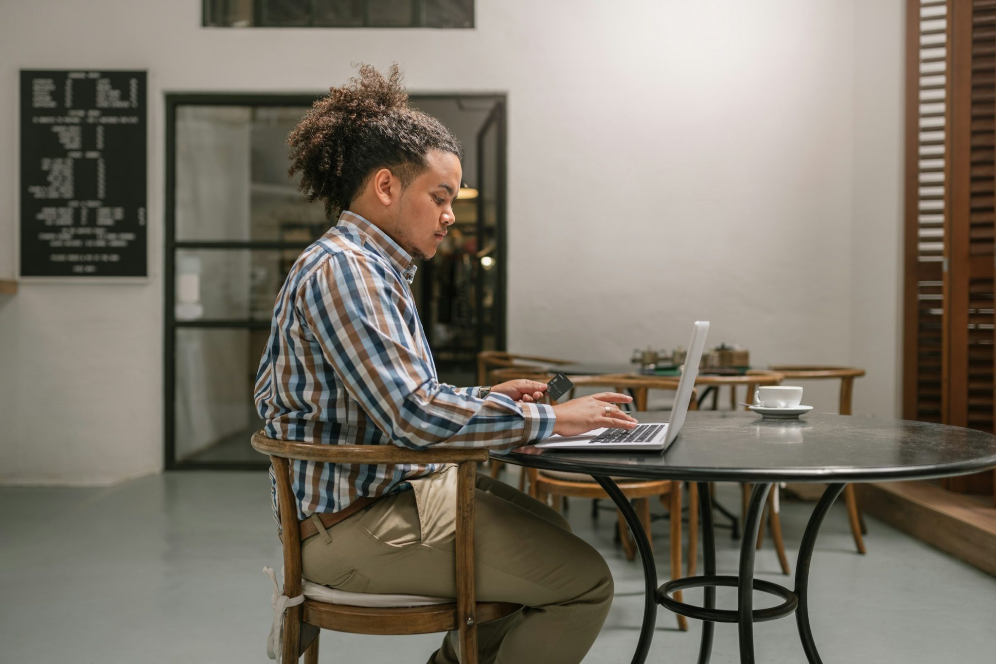 Effective leadership in e-commerce expansion