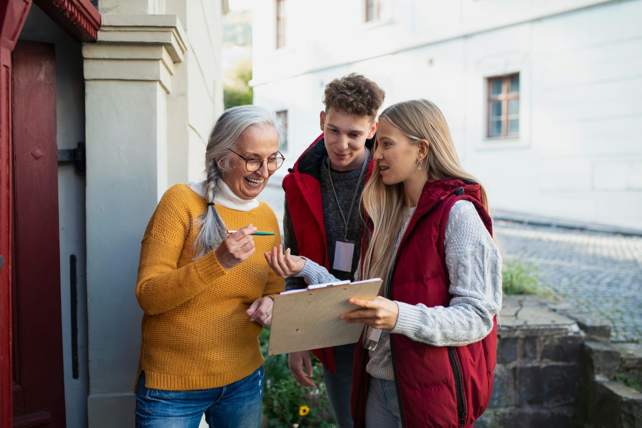 How to build a thriving online fundraising community