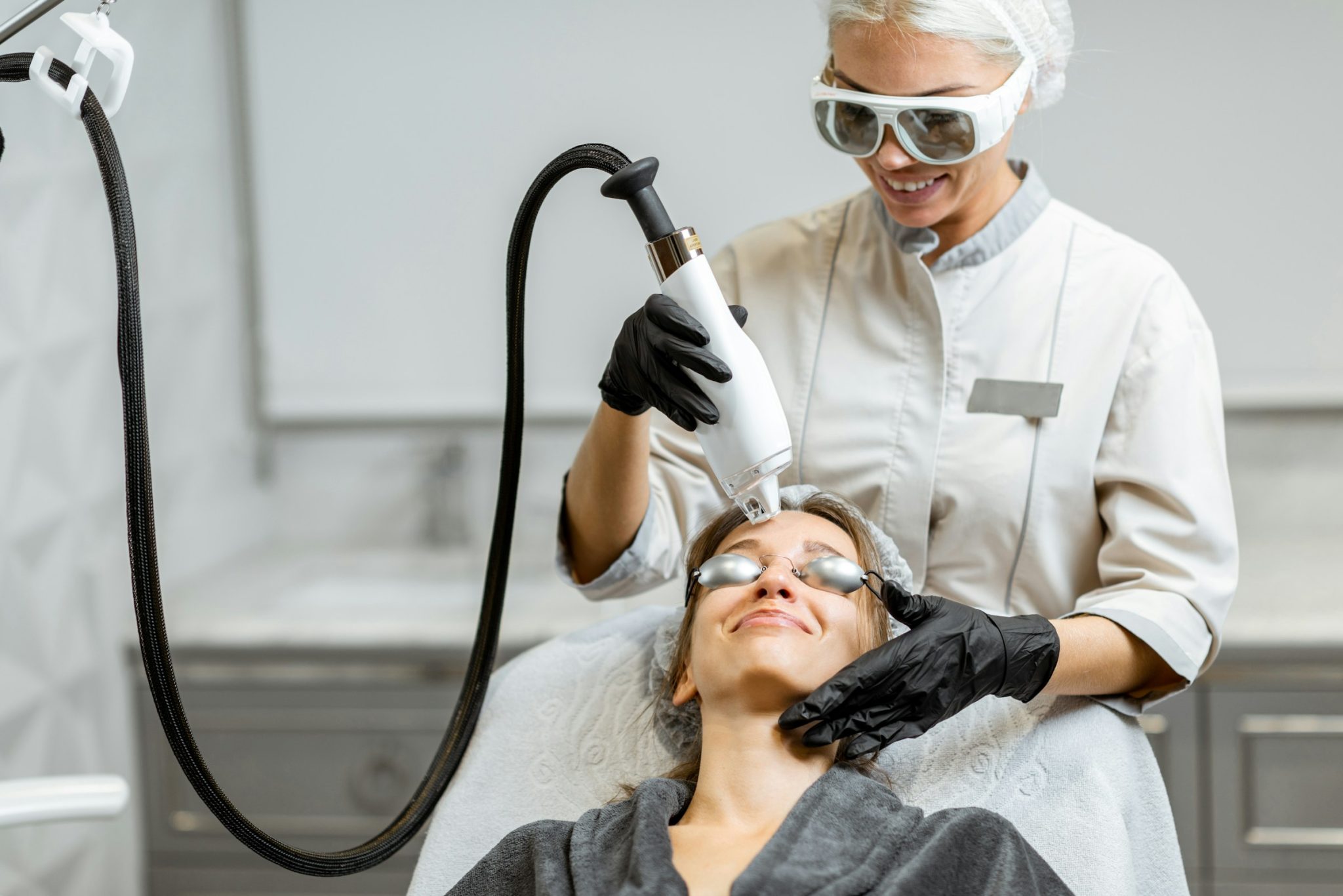 Depuff and refresh your skin with advanced light therapy