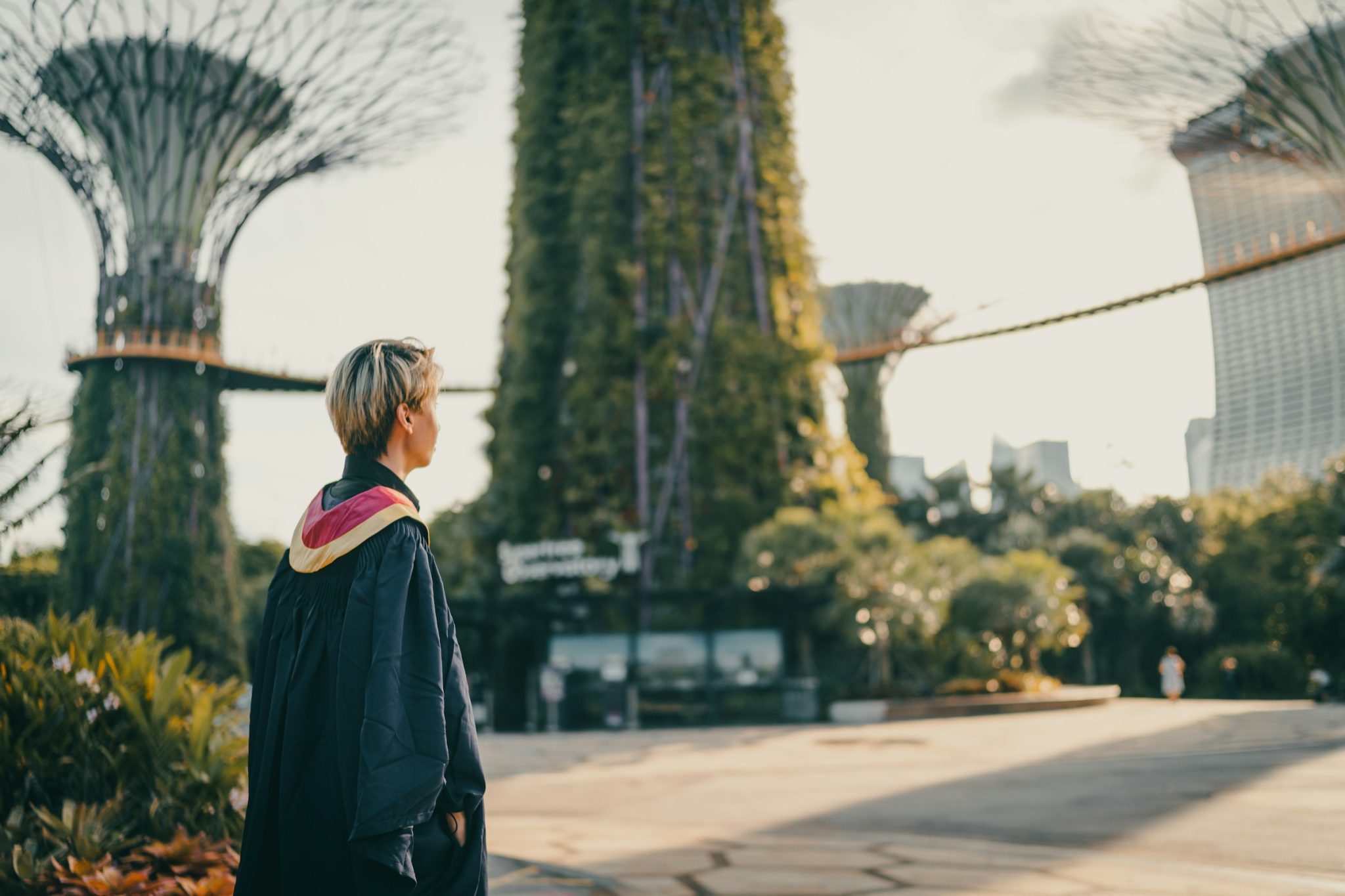 5 ways to avoid financial pitfalls after graduation