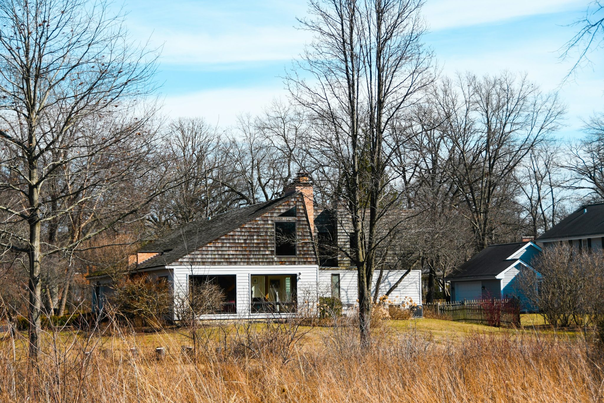Siding gaps create moisture traps that undermine wall integrity