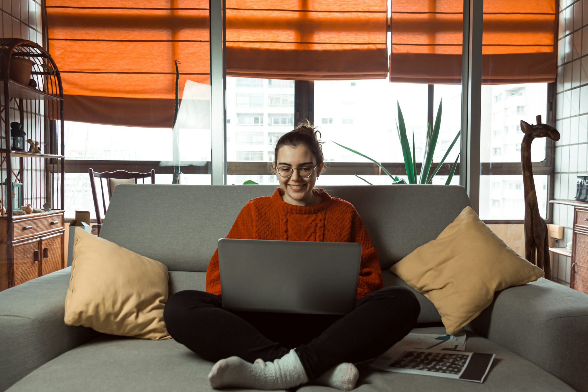 What are effective tools for managing online learning resources?