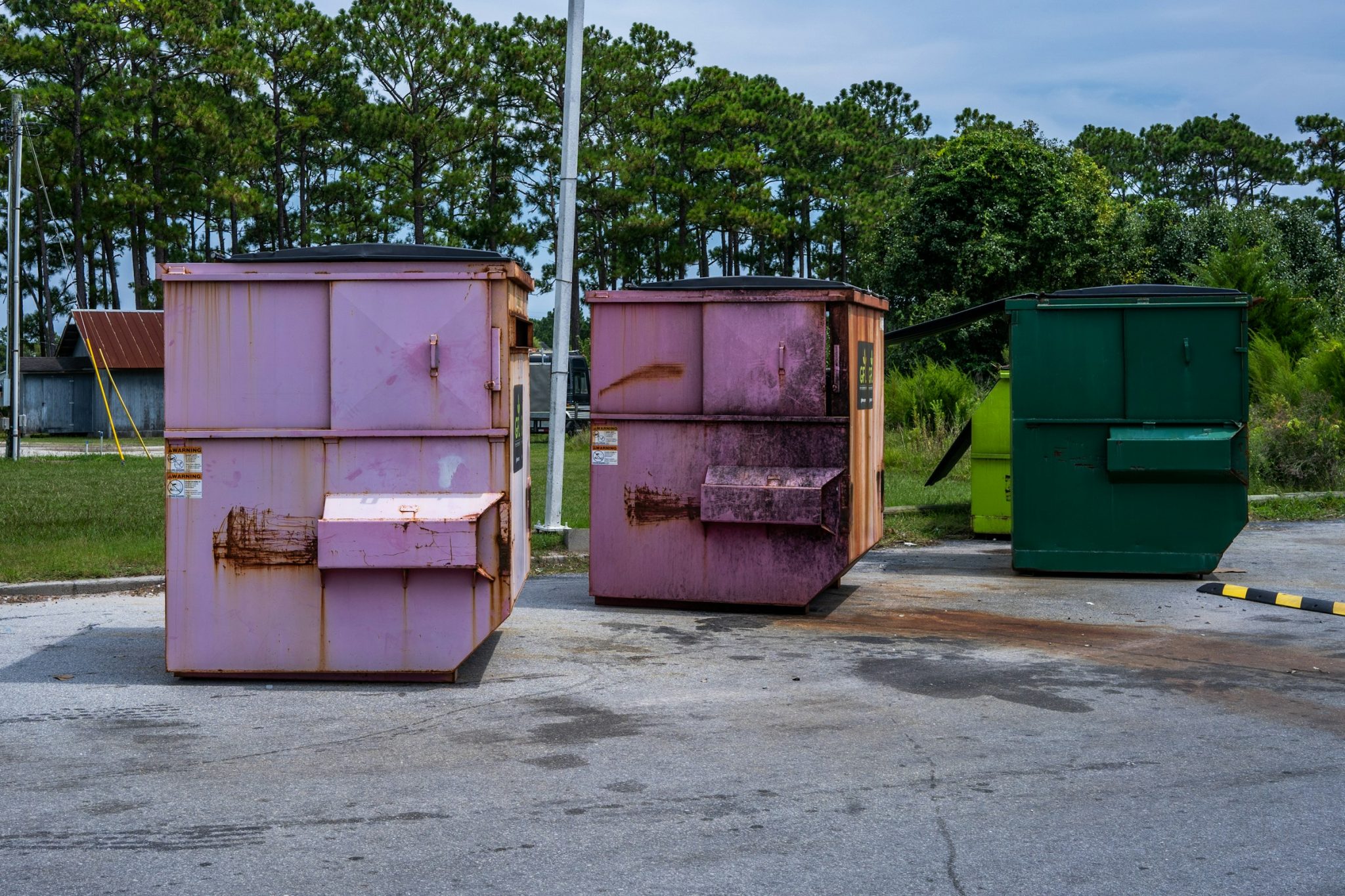 Comparing commercial dumpster service features for multi-phase development projects