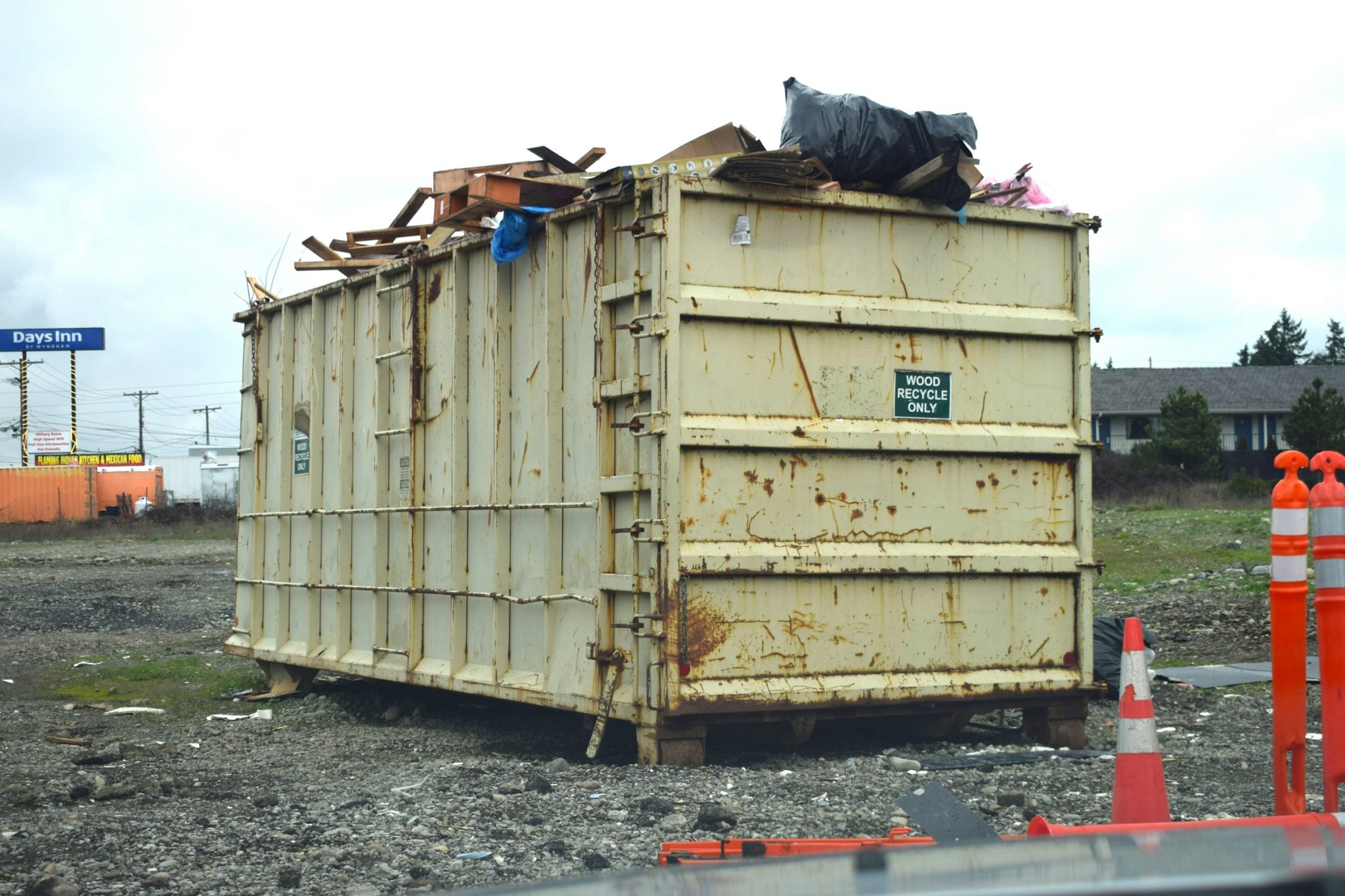 Comparing commercial dumpster service features for multi-phase development projects