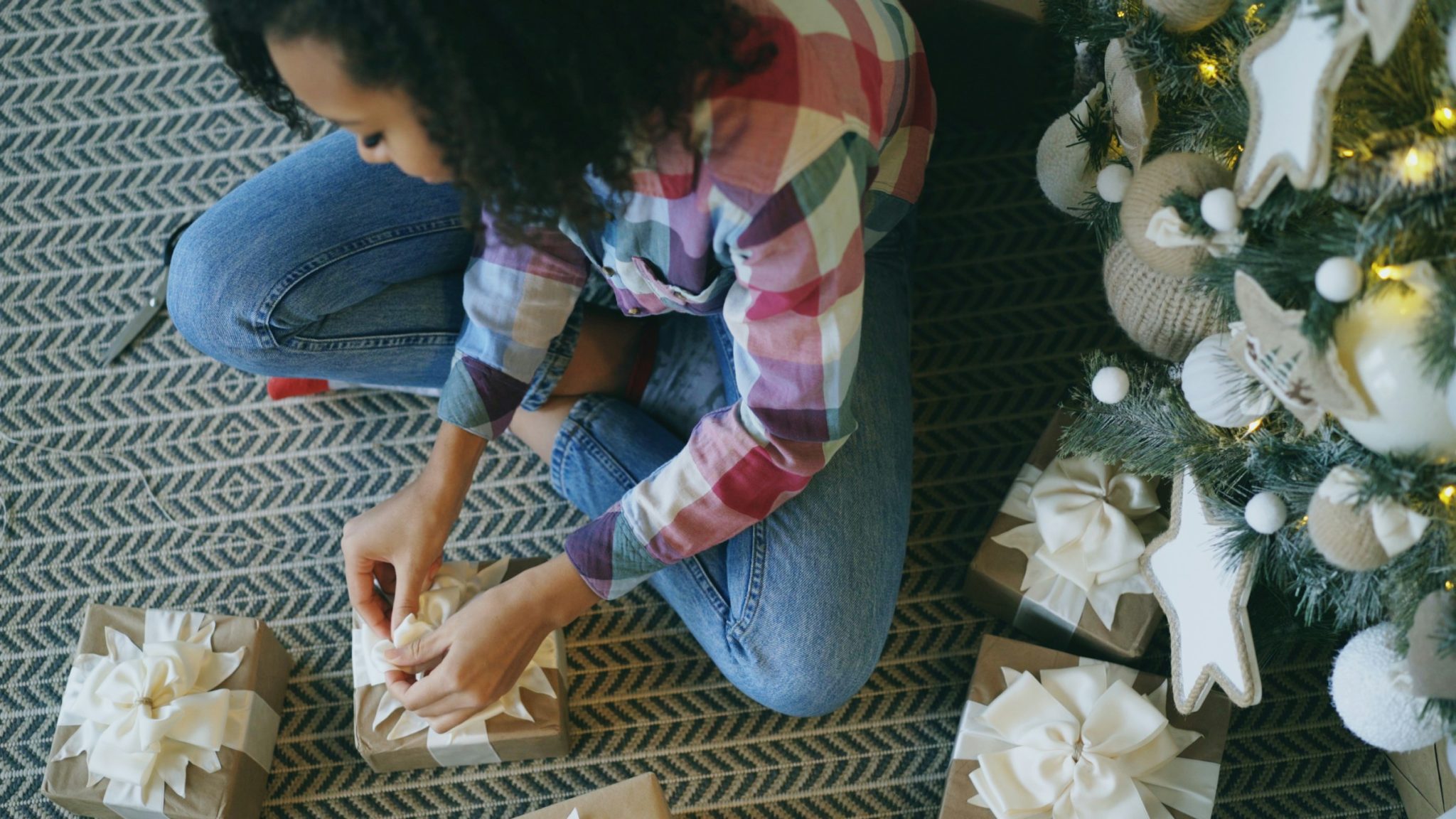 Fun christmas gift ideas that bring out everyone’s holiday spirit without adding stress