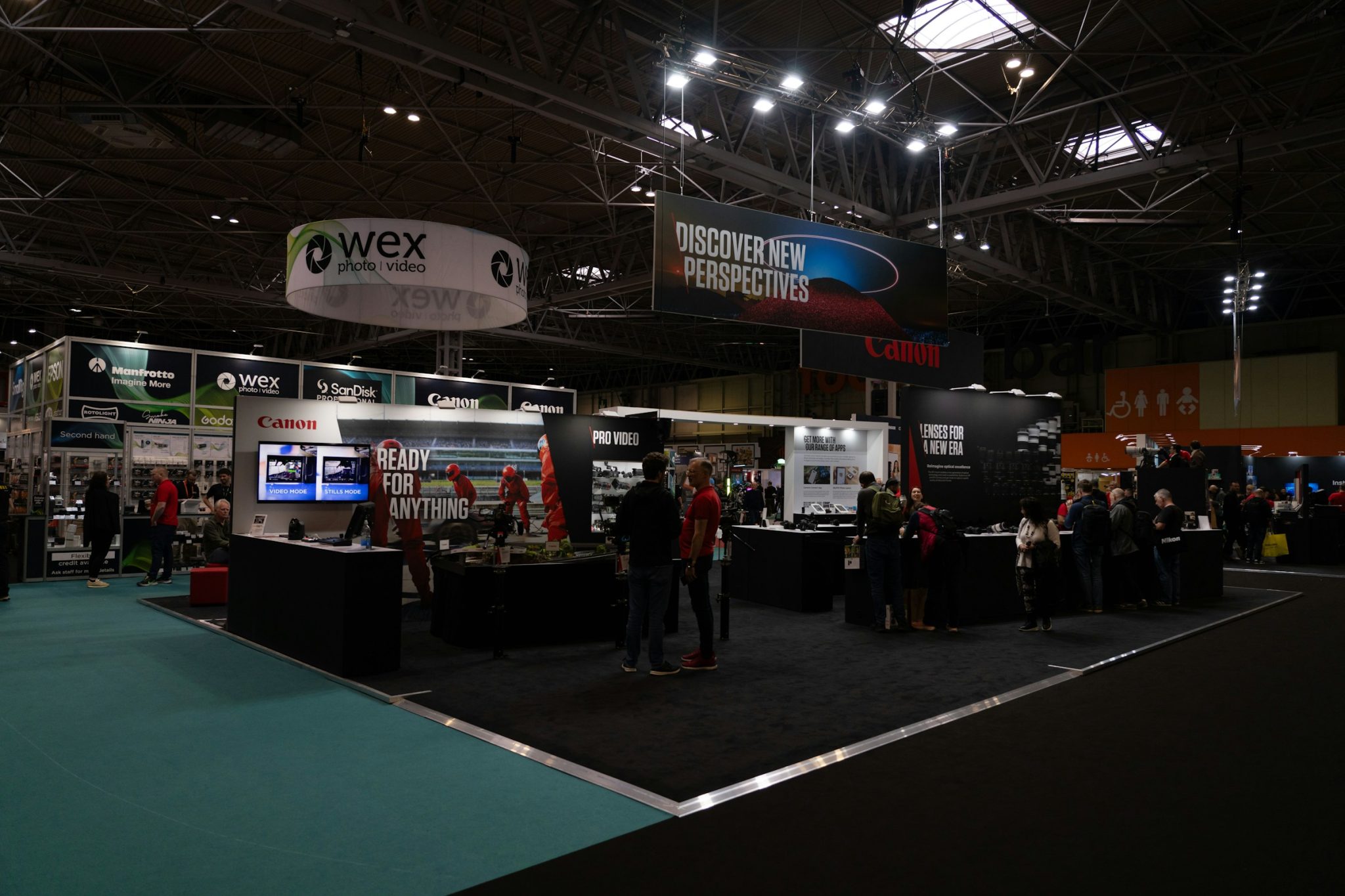 How to choose the right trade show booth manufacturer for your brand