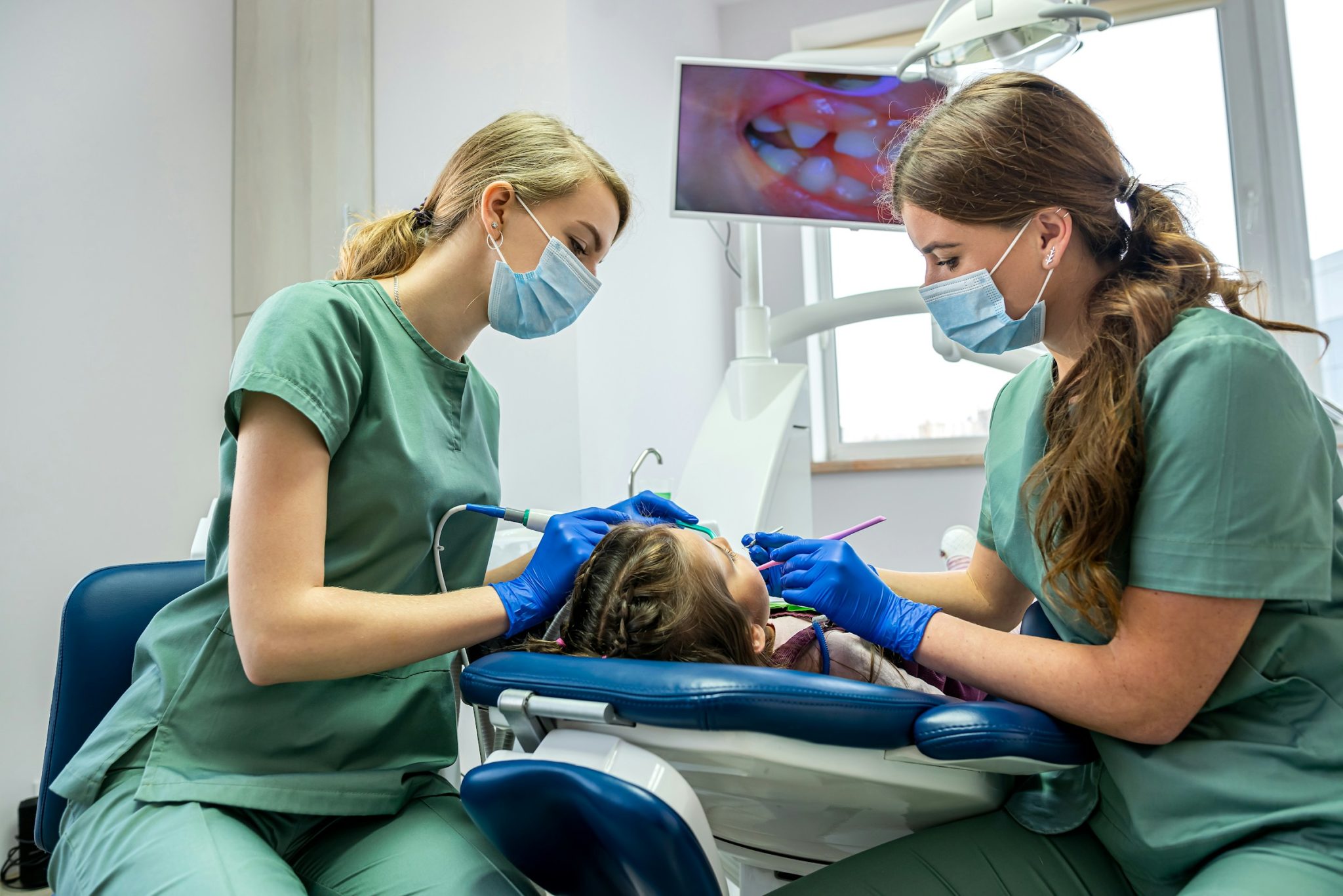 Common dental emergencies treated by an emergency dentist in austin