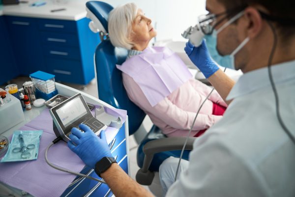 Common dental emergencies treated by an emergency dentist in austin
