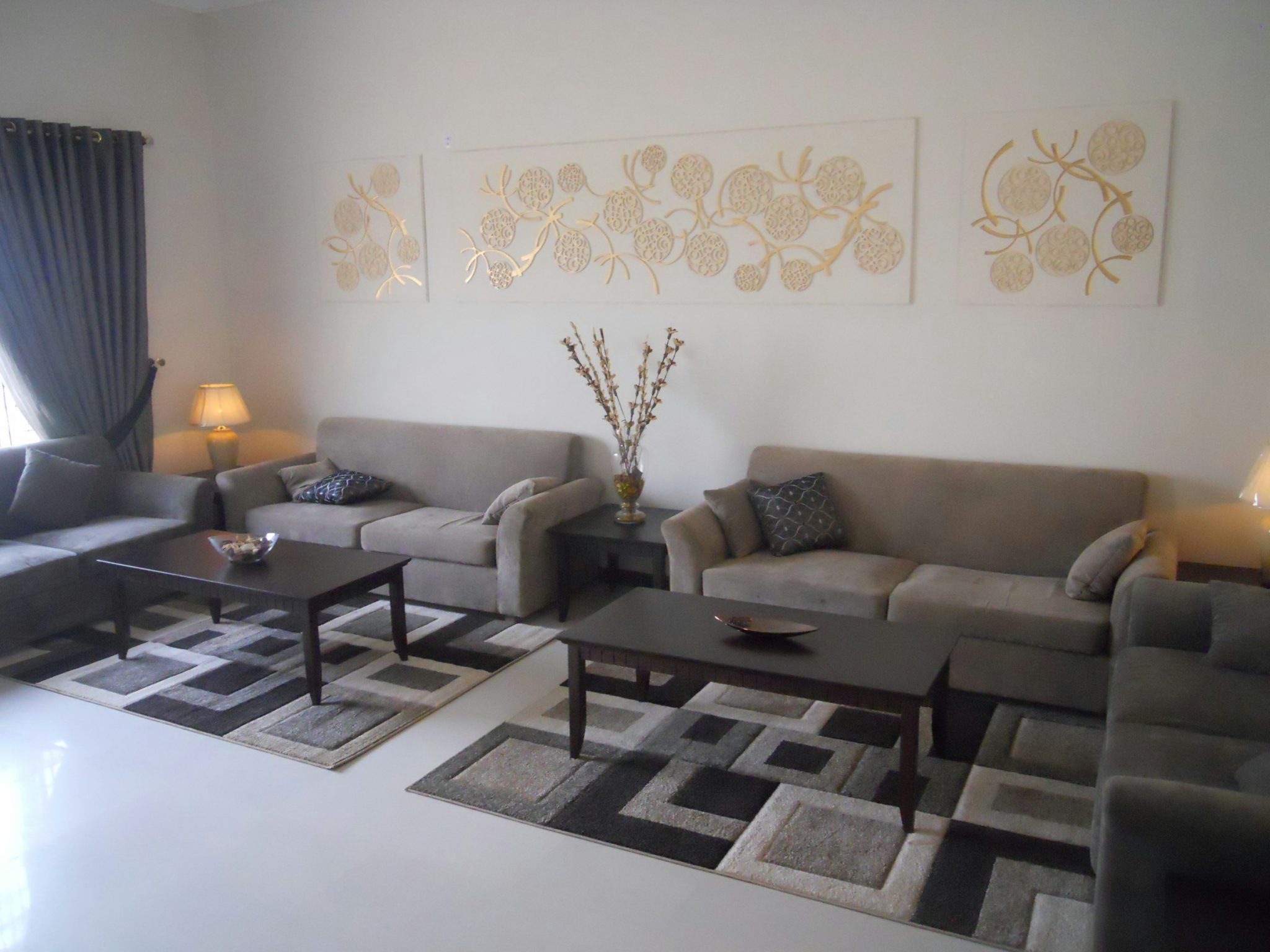 Art of mixing patterns: rugs, curtains & upholstery in harmony