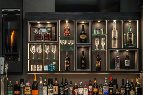 Moving a home bar: cocktail gear that survives a long-distance move