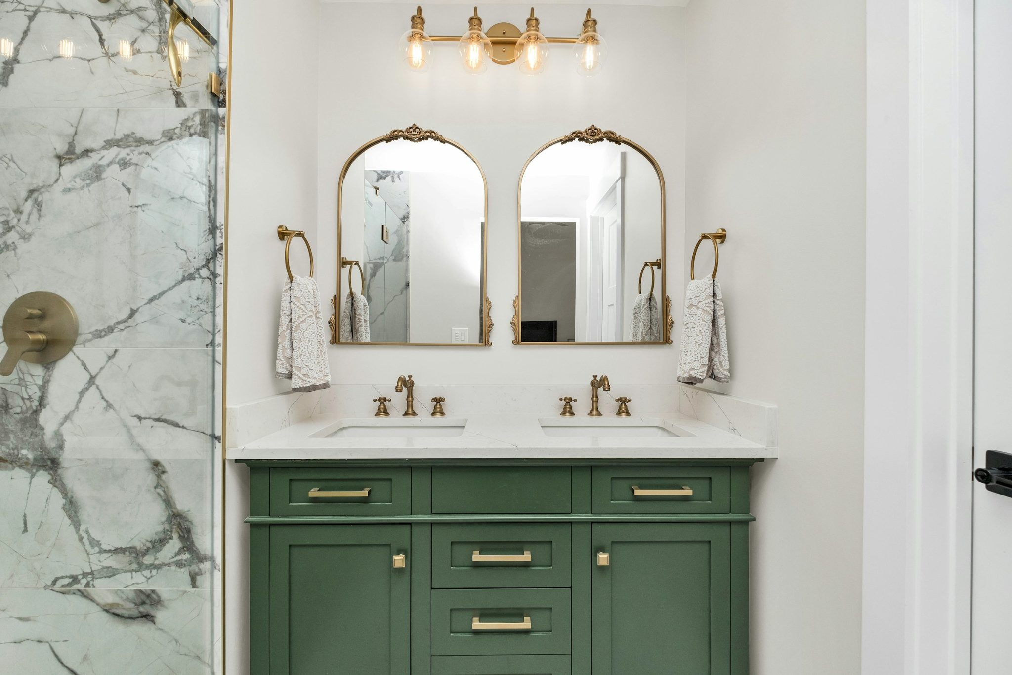 A complete guide to upgrading your bathroom with the right hardware