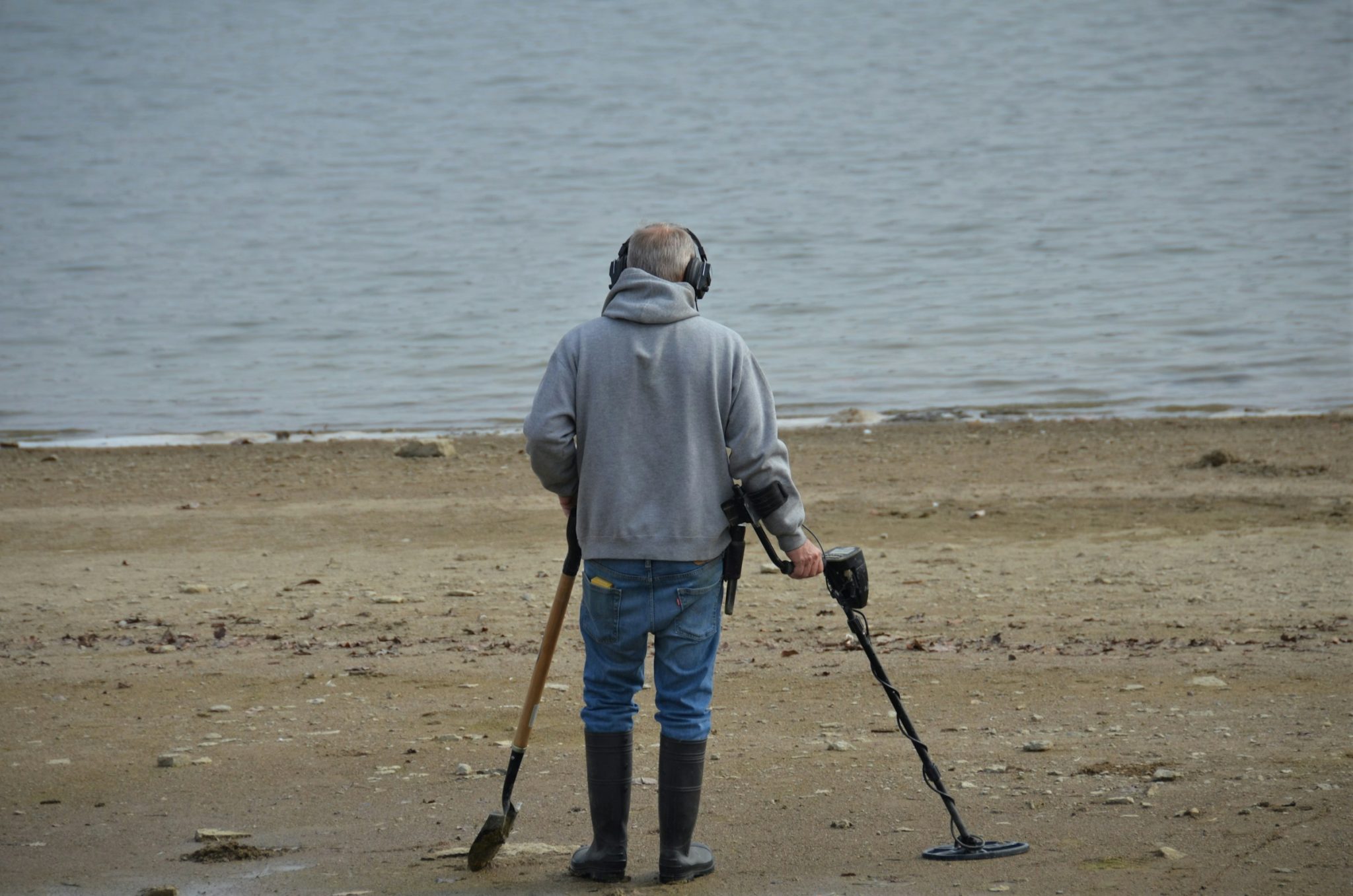From beginner to pro: how to choose the right gold detector for any terrain