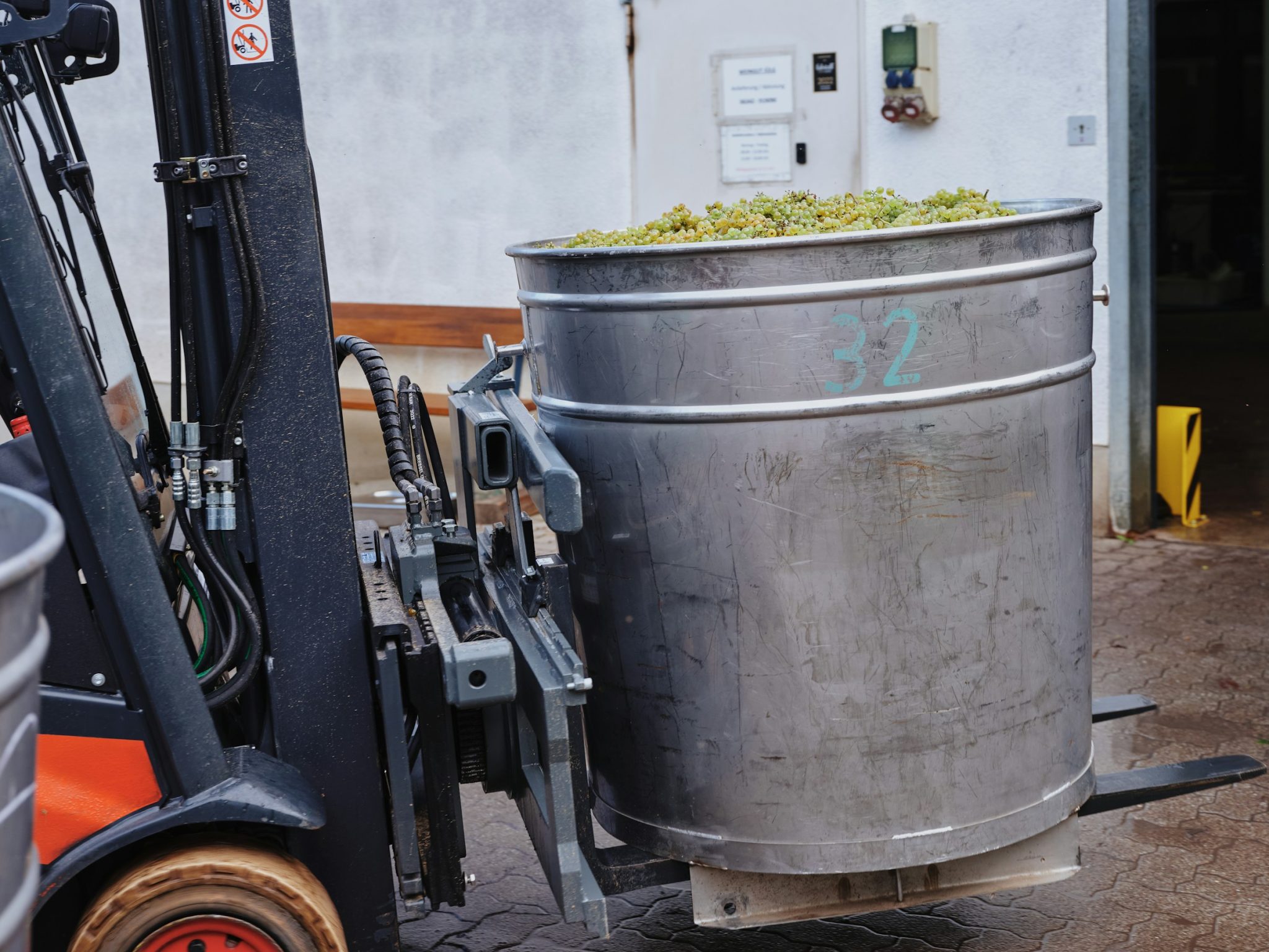 What to know before renting a forklift for a short-term project