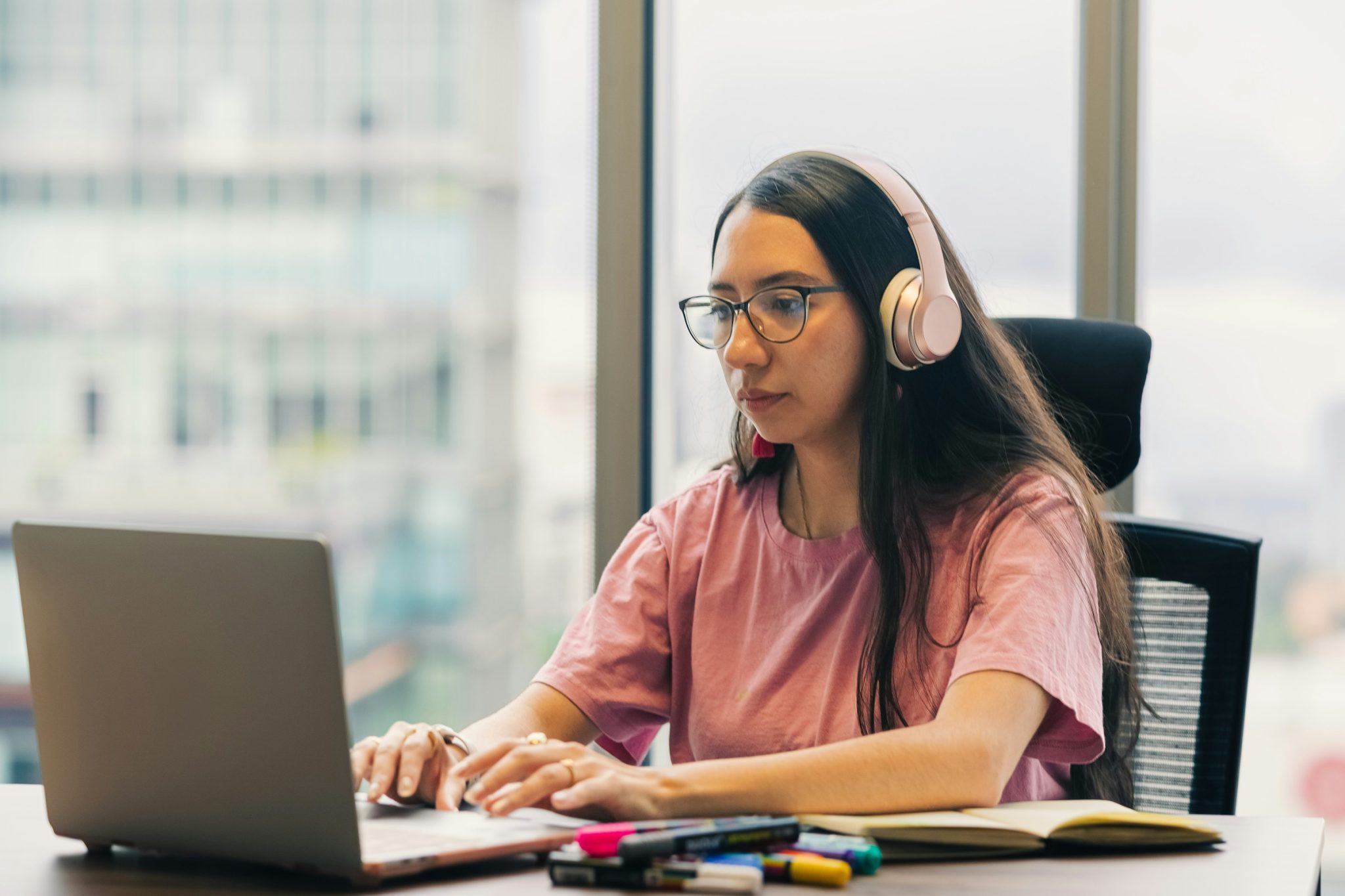 Why personalized head support is becoming more important in modern office chairs