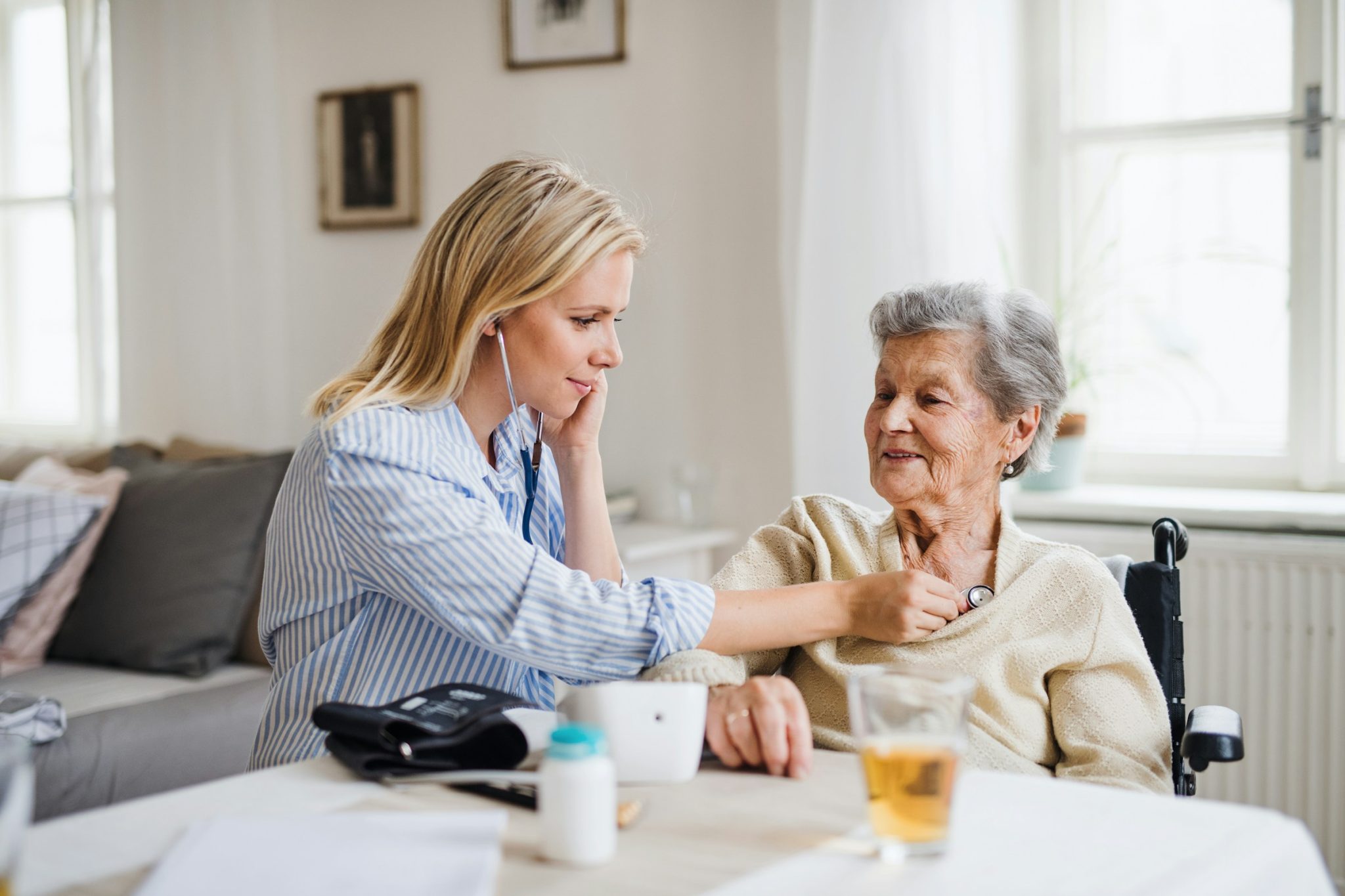 Practical ways in-home care helps seniors avoid nursing homes