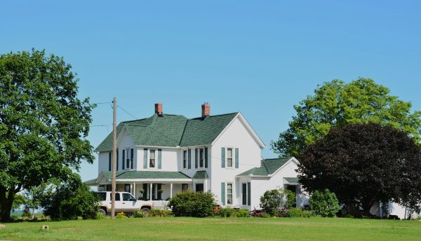 Signs your home roof needs attention before winter