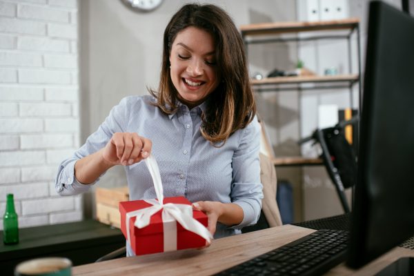 The hidden benefits of corporate gifts for modern businesses in singapore